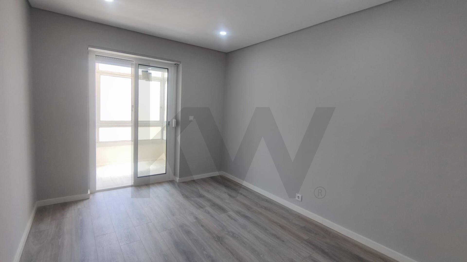 Apartamento T2 à Venda em Almada - Setúbal - Portugal - 8