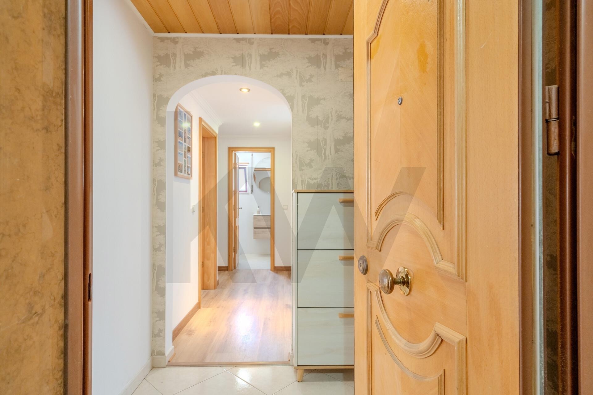 Apartamento T2 à Venda em Almada - Setúbal - Portugal - 2