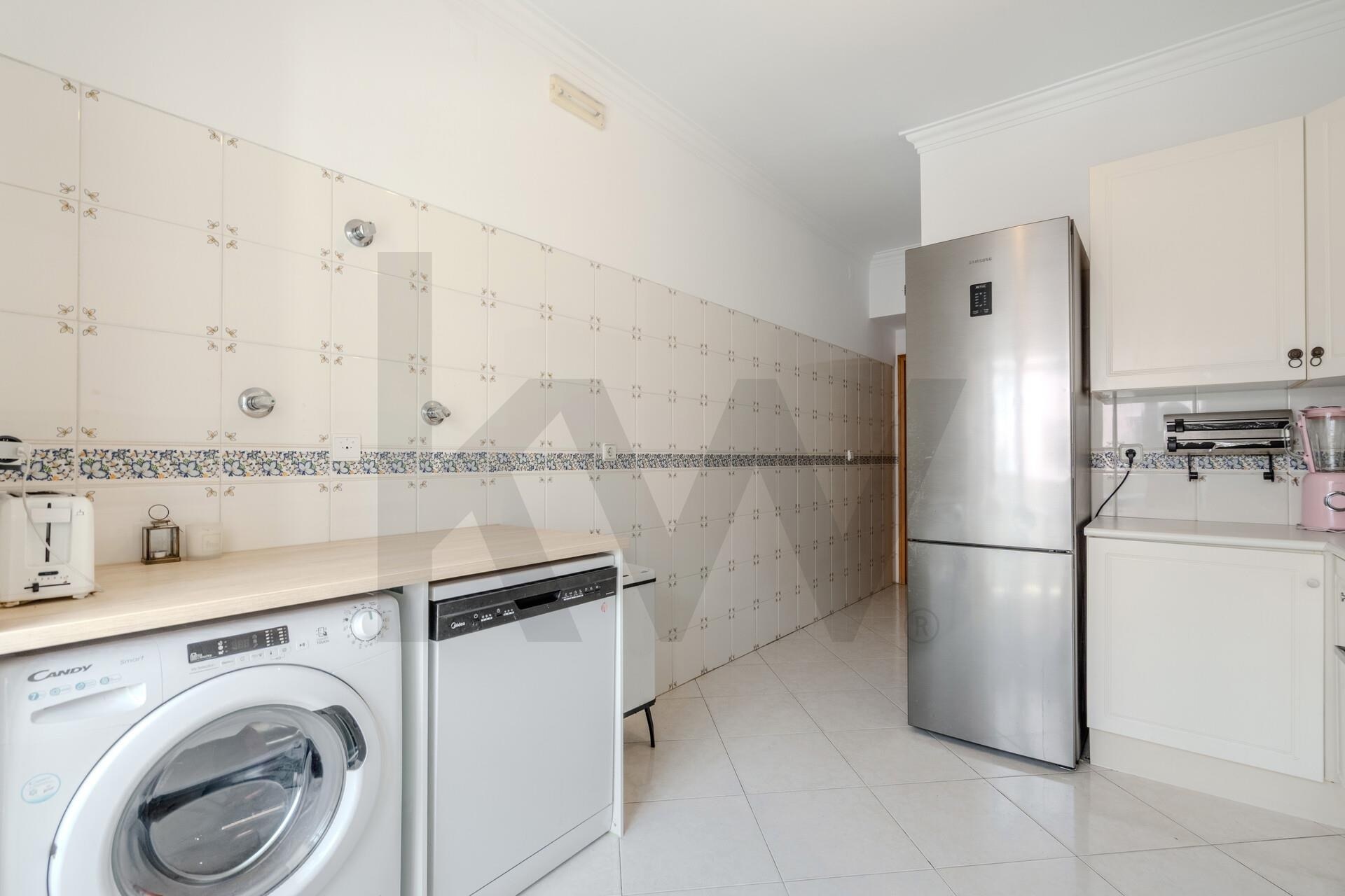 Apartamento T2 à Venda em Almada - Setúbal - Portugal - 8