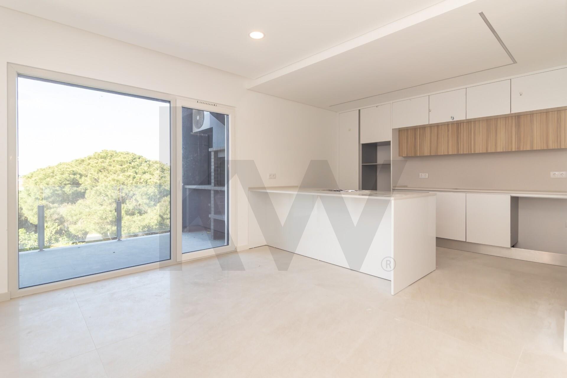 Apartamento T2 à Venda em Almada - Setúbal - Portugal - 5