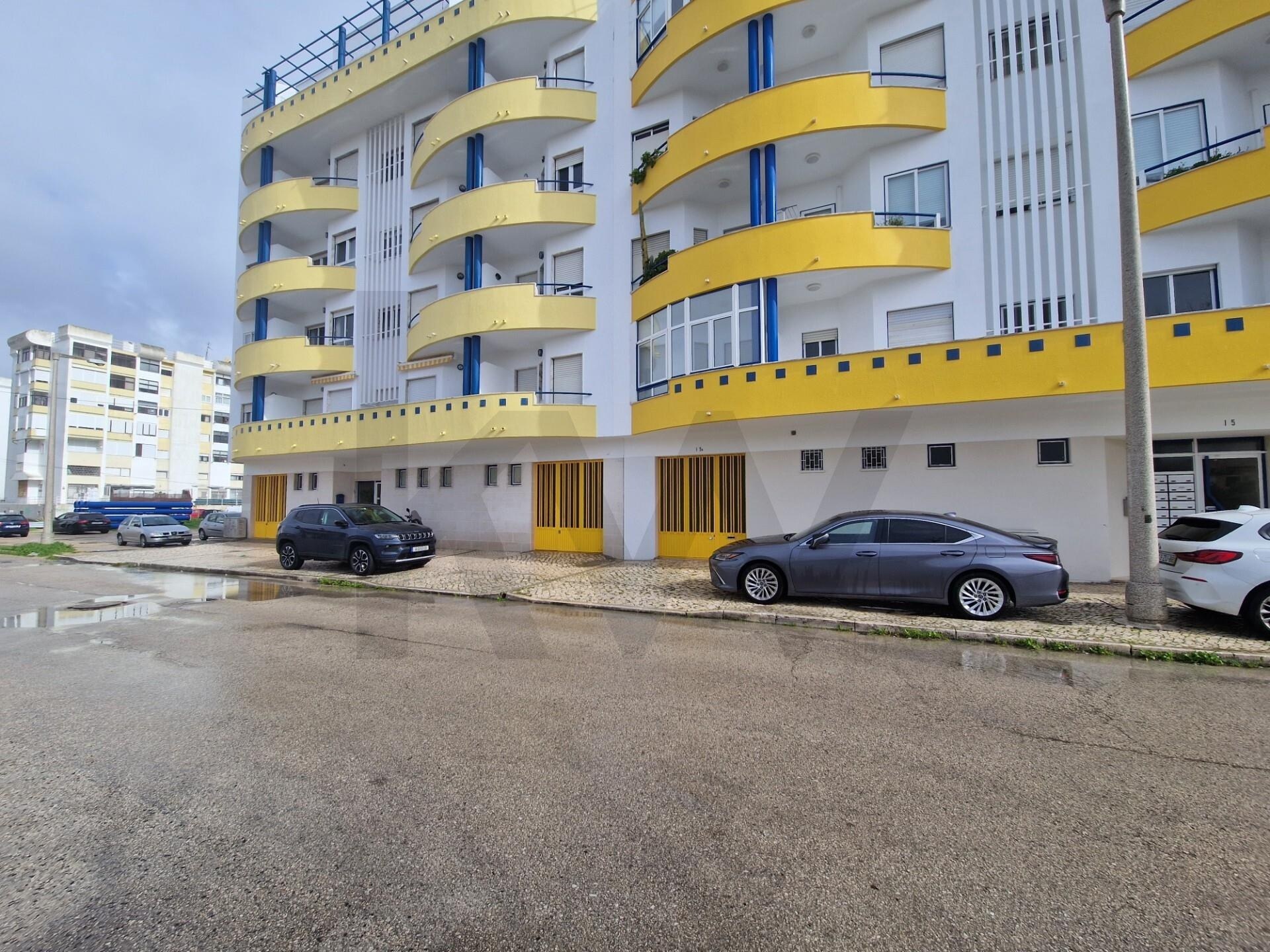 Apartamento T2 à Venda em Almada - Setúbal - Portugal - 1