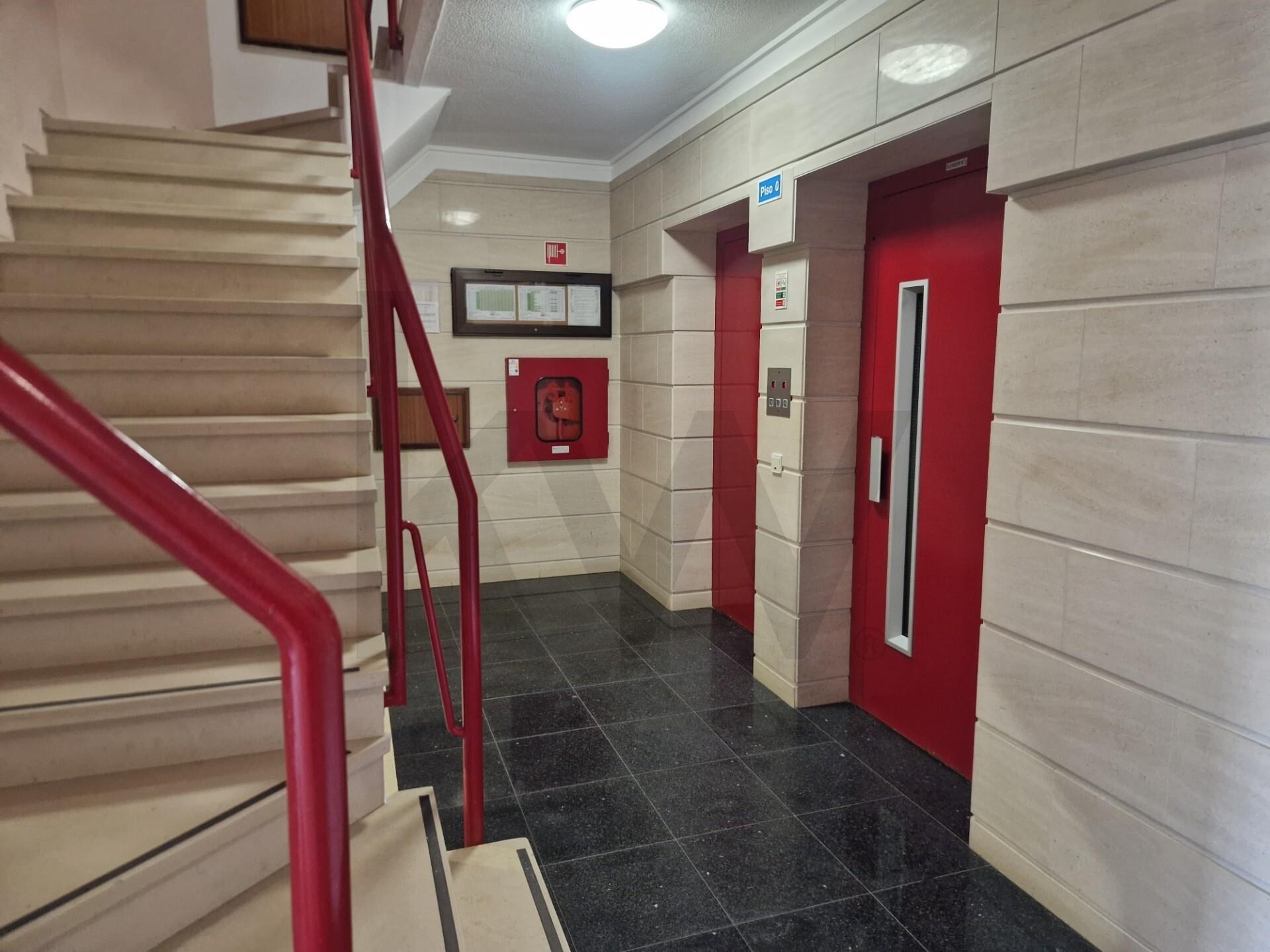 Apartamento T2 à Venda em Almada - Setúbal - Portugal - 3