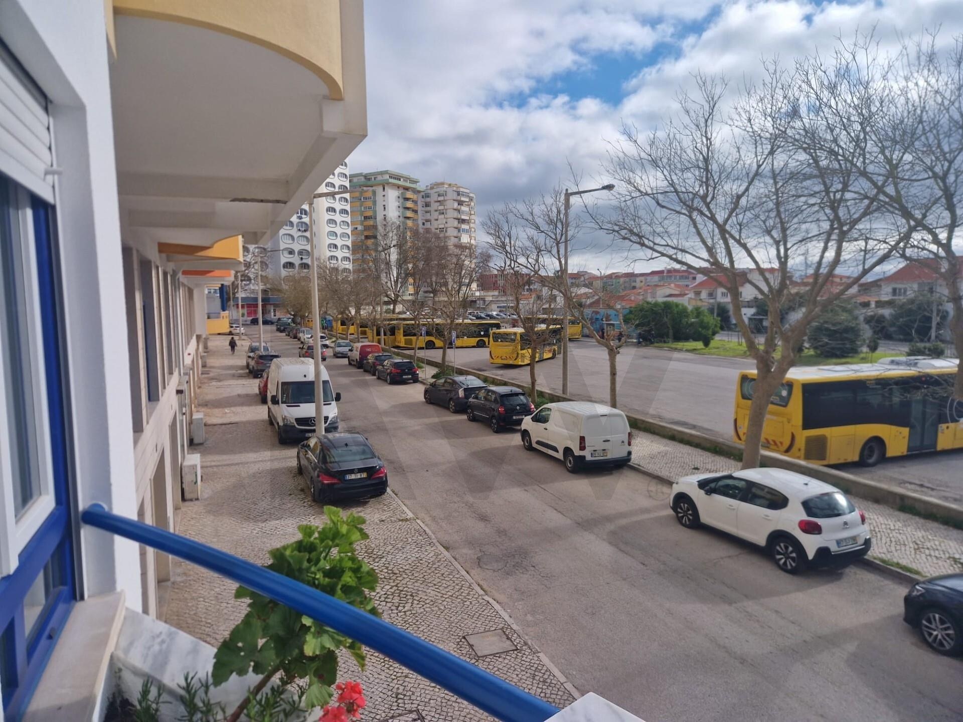 Apartamento T2 à Venda em Almada - Setúbal - Portugal - 6