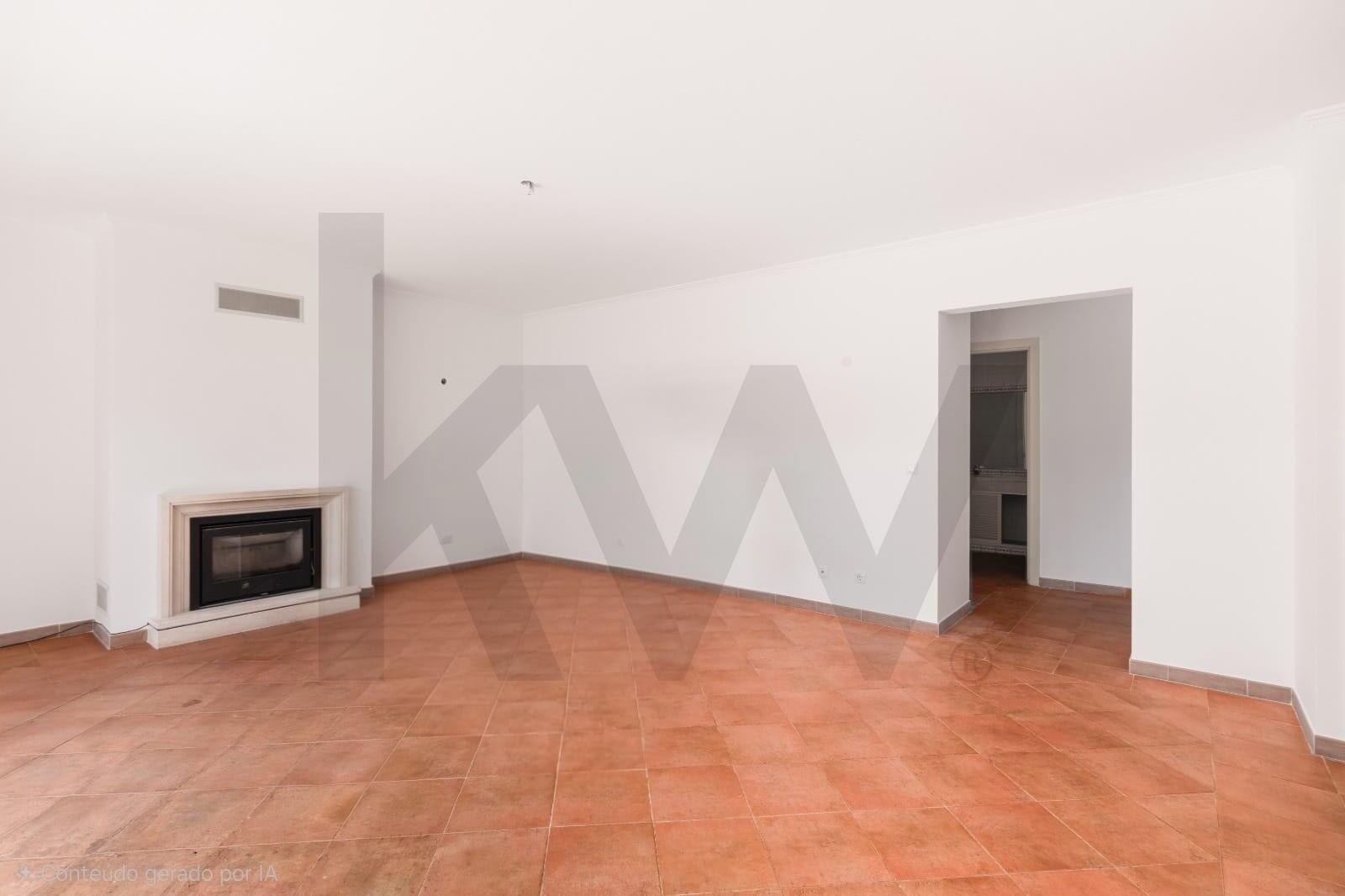 Apartamento T2 à Venda em Almada - Setúbal - Portugal - 5