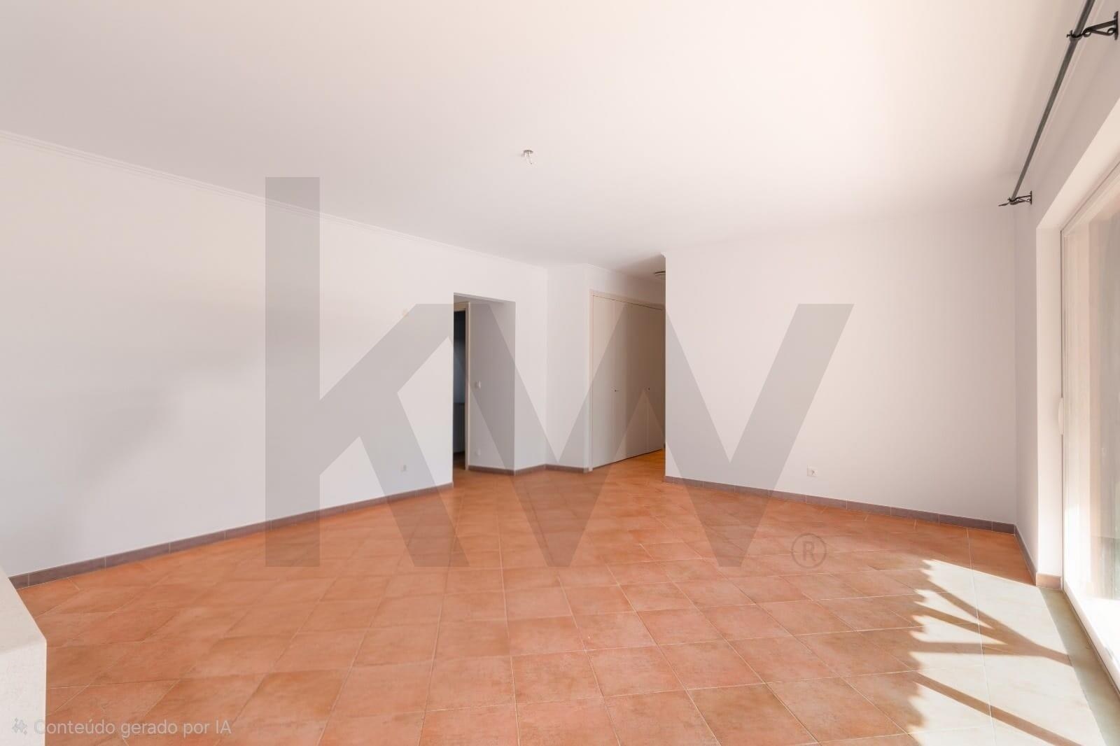 Apartamento T2 à Venda em Almada - Setúbal - Portugal - 6