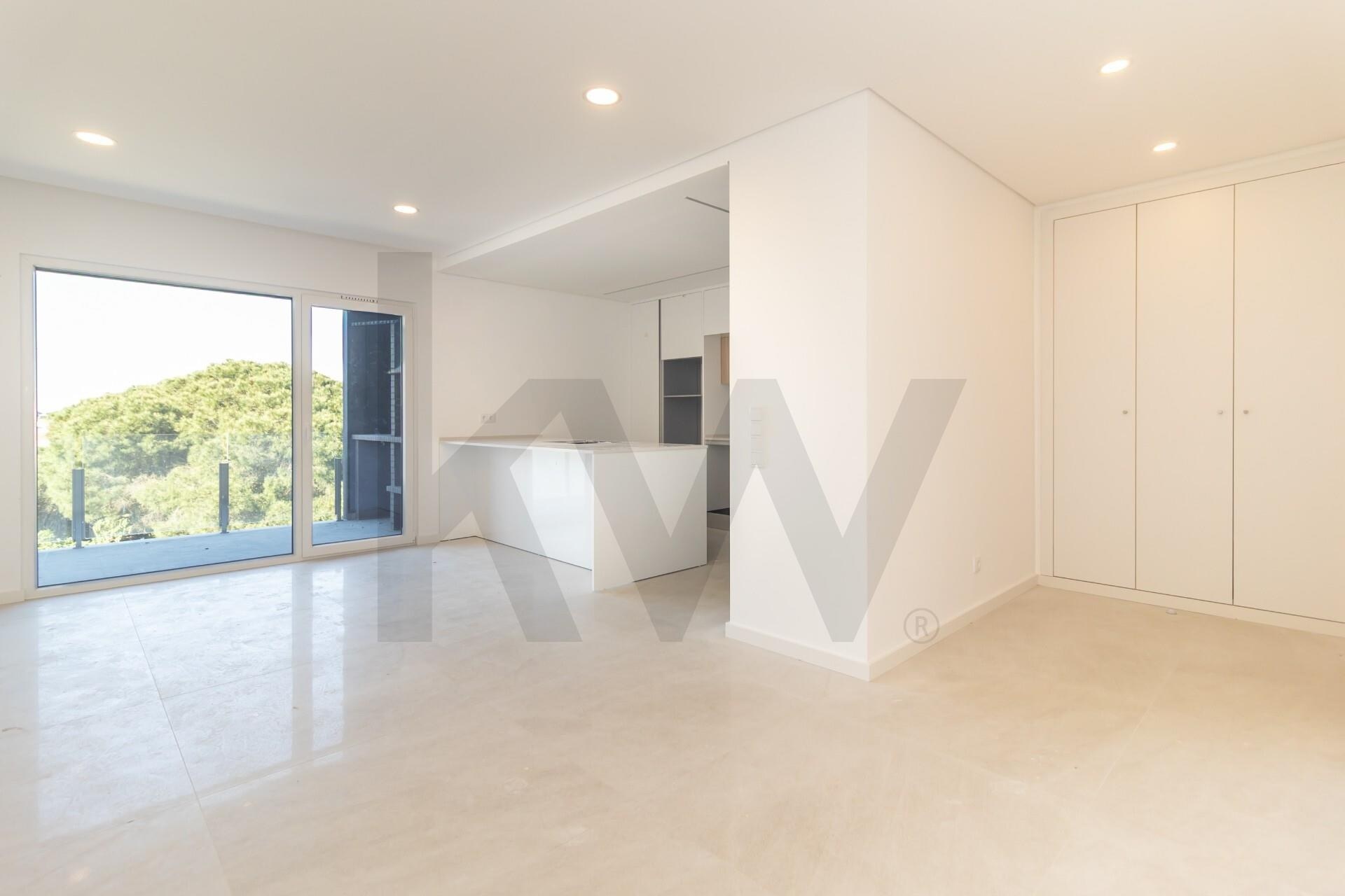 Apartamento T2 à Venda em Almada - Setúbal - Portugal - 1