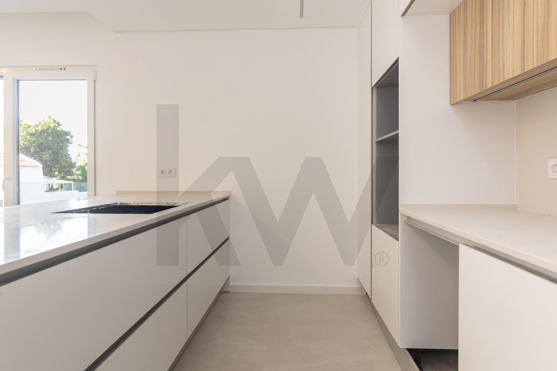 Apartamento T2 à Venda em Almada - Setúbal - Portugal - 8
