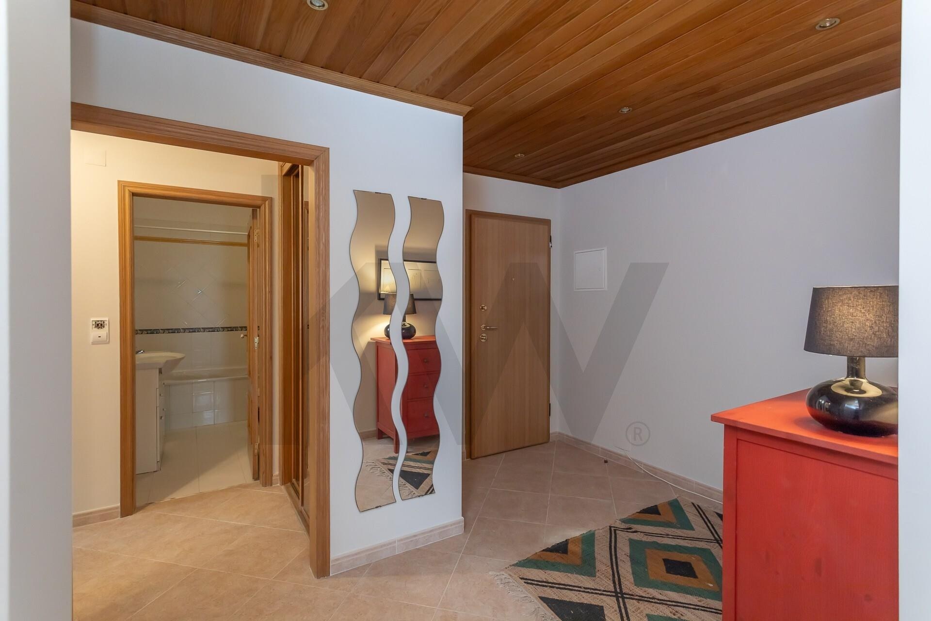 Apartamento T2 à Venda em Almada - Setúbal - Portugal - 1