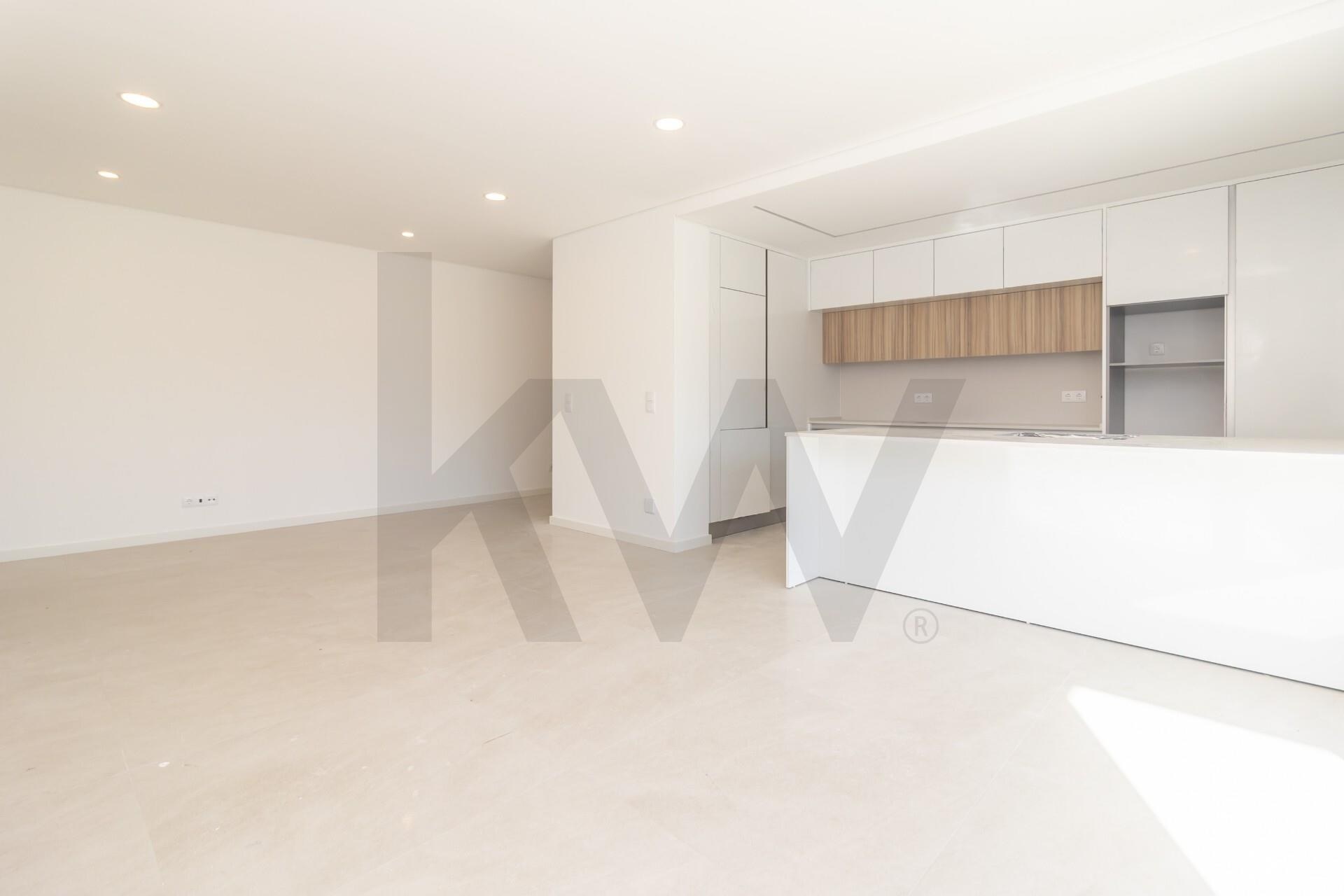 Apartamento T2 à Venda em Almada - Setúbal - Portugal - 4