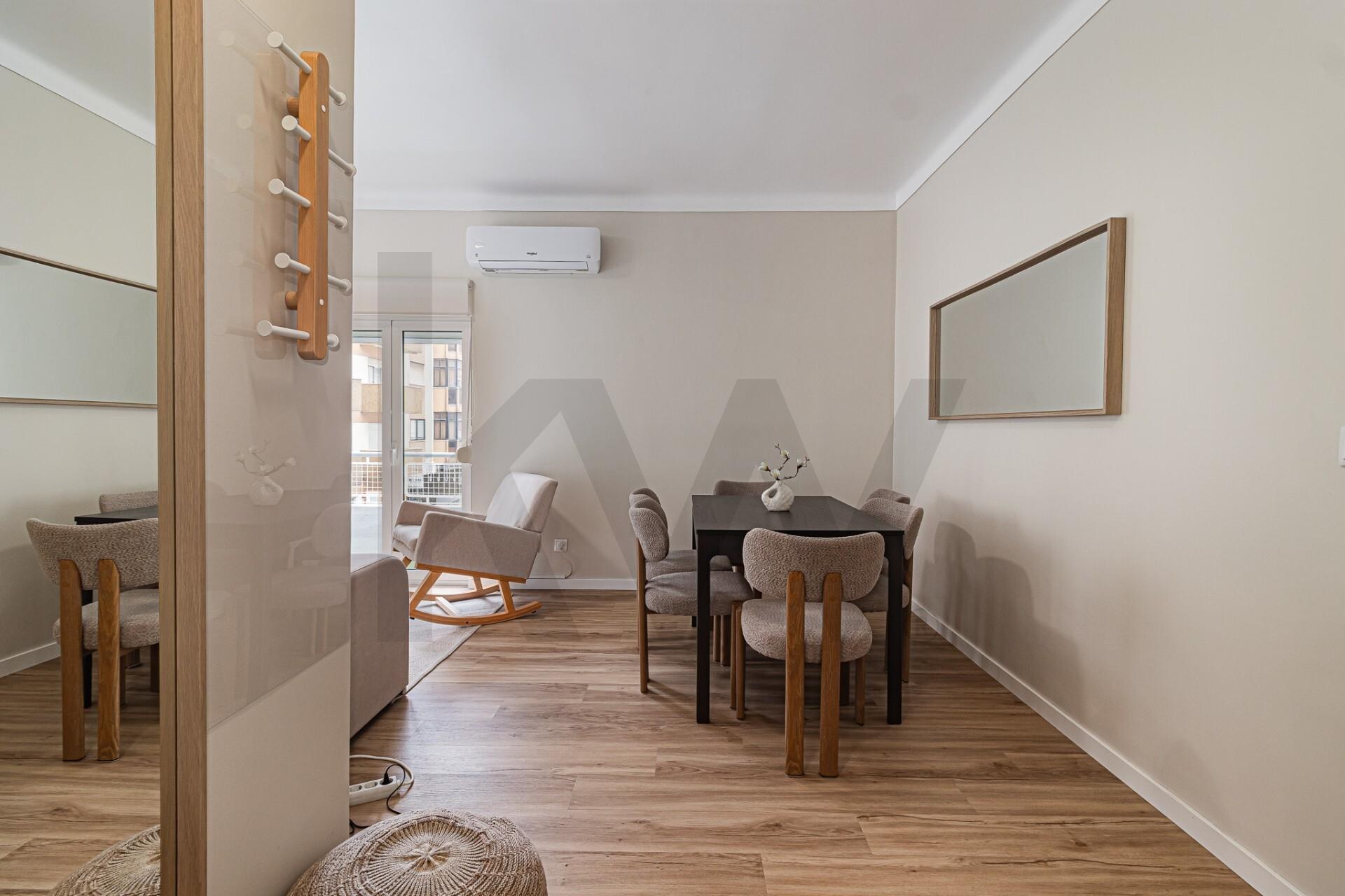 Apartamento T2 à Venda em Almada - Setúbal - Portugal - 1