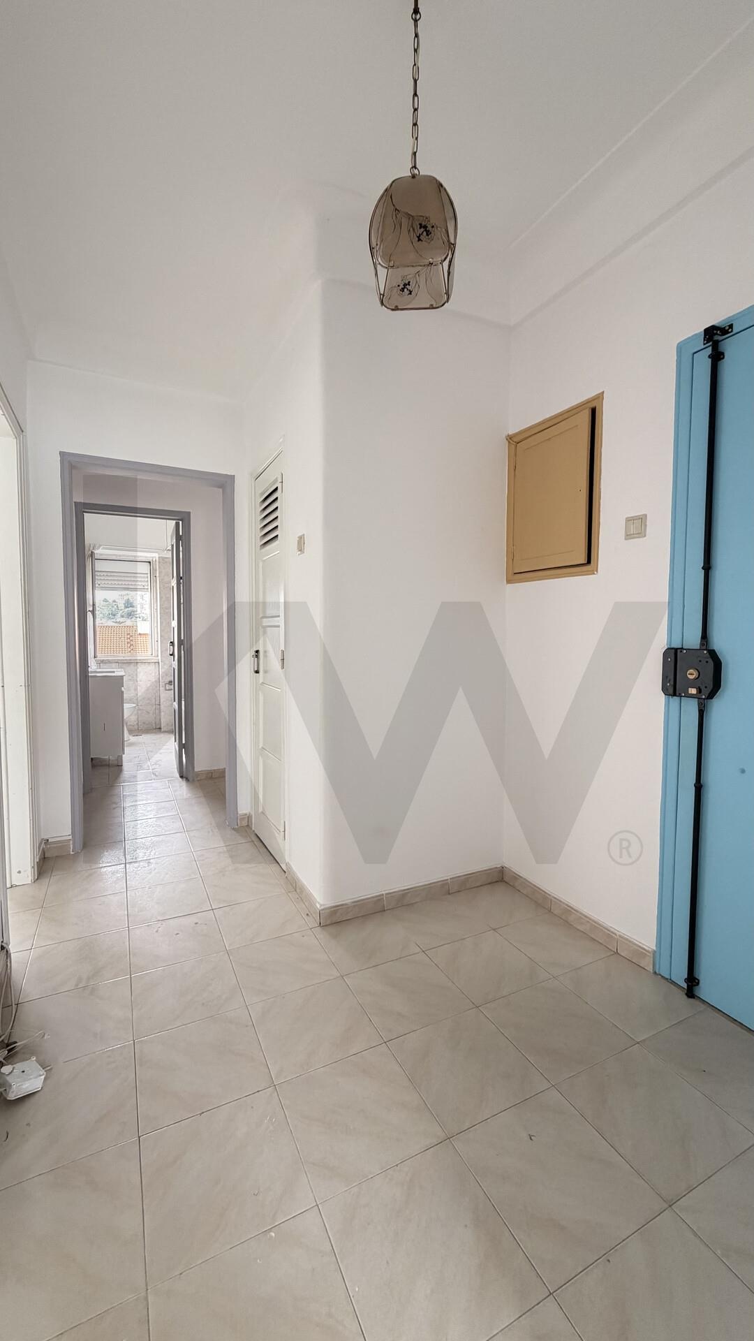 Apartamento T2 à Venda em Amadora - Lisboa - Portugal - 2