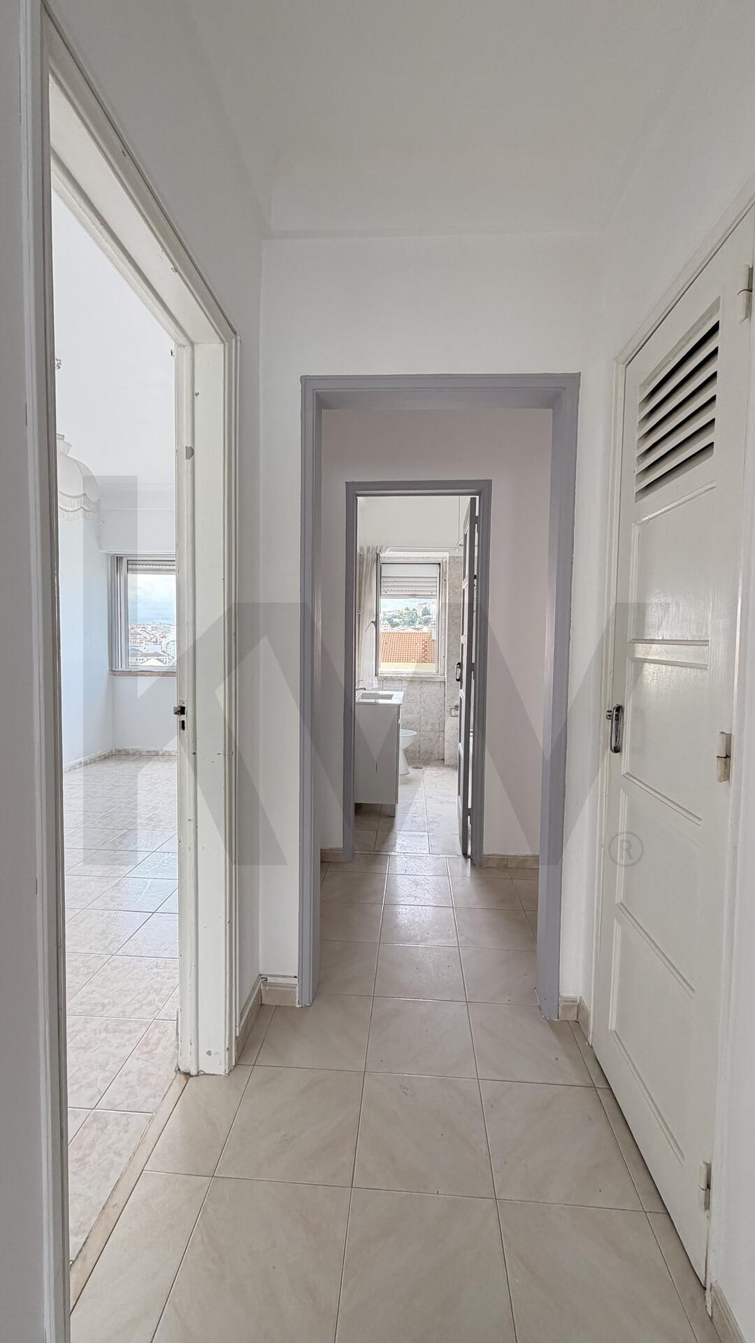 Apartamento T2 à Venda em Amadora - Lisboa - Portugal - 3