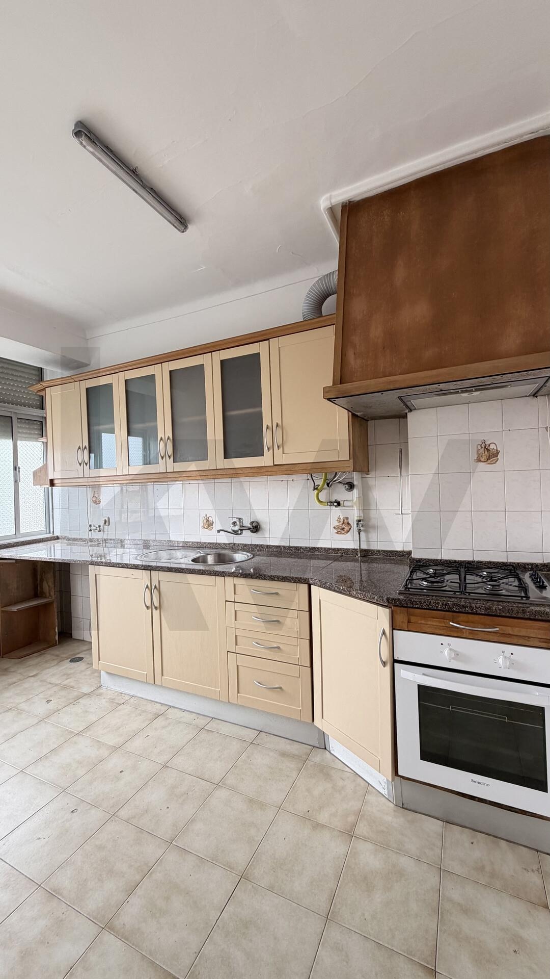 Apartamento T2 à Venda em Amadora - Lisboa - Portugal - 6
