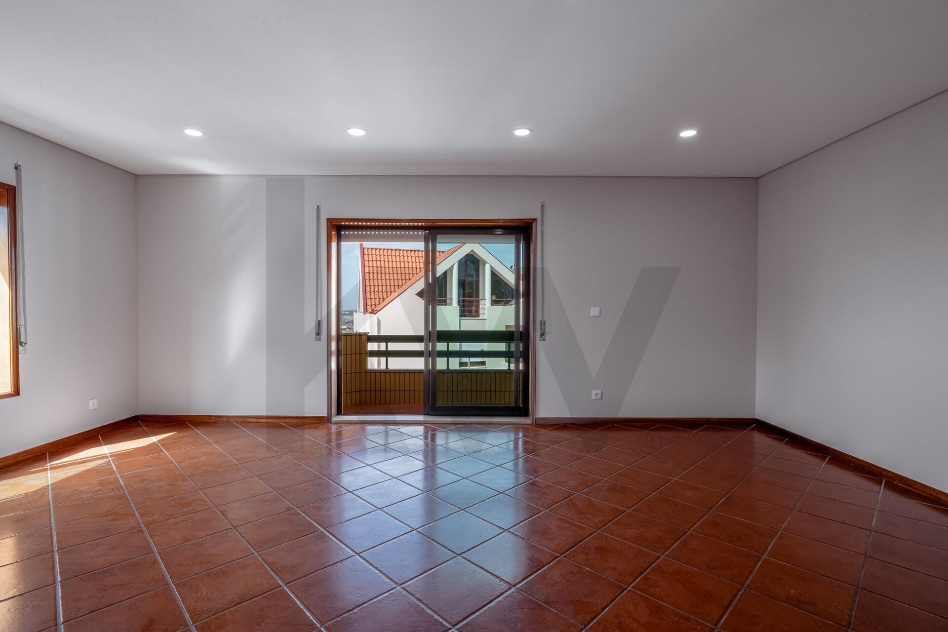 Apartamento T2 à Venda em Baguim Do Monte - Porto - Portugal - 2