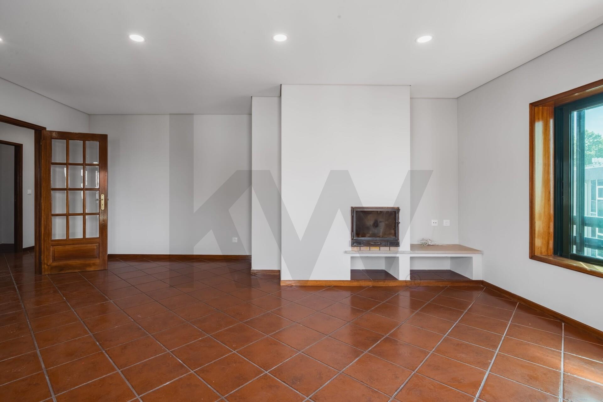 Apartamento T2 à Venda em Baguim Do Monte - Porto - Portugal - 4