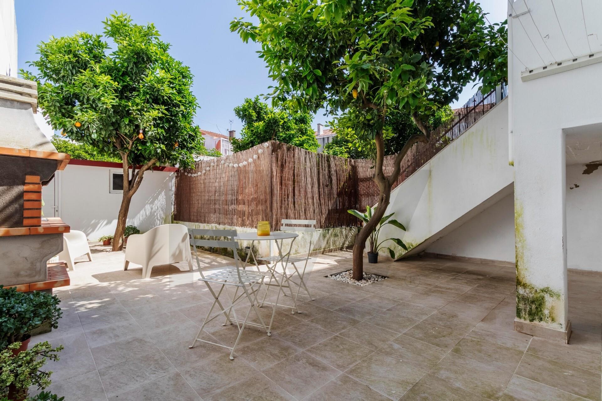 Apartamento T2 à Venda em Baixa Da Banheira - Setúbal - Portugal - 1
