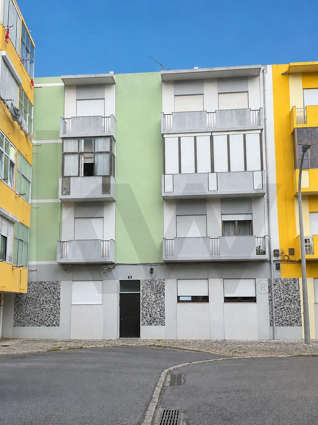 Apartamento T2 à Venda em Barreiro - Setúbal - Portugal - 2
