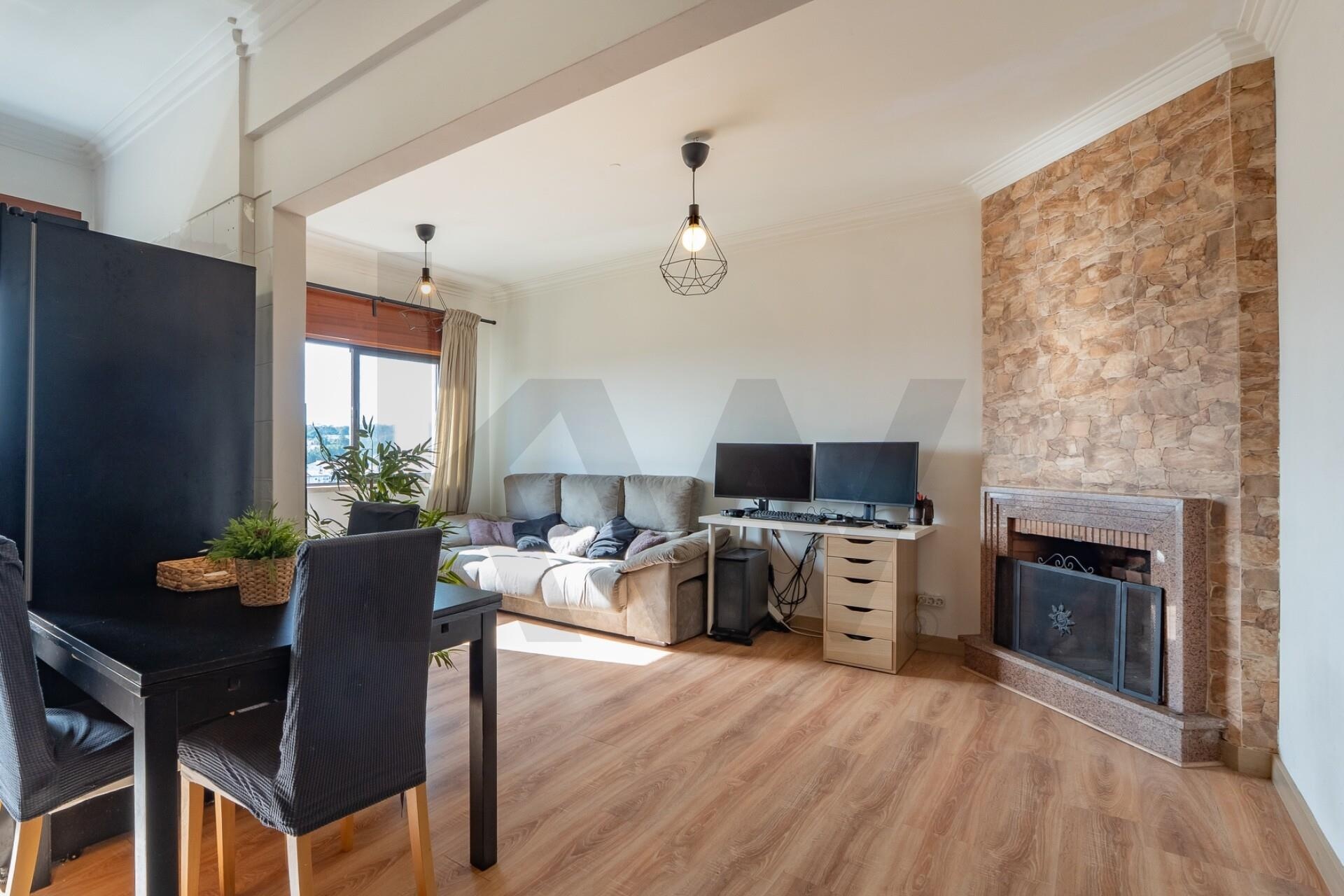 Apartamento T2 à Venda em Belas - Lisboa - Portugal - 2