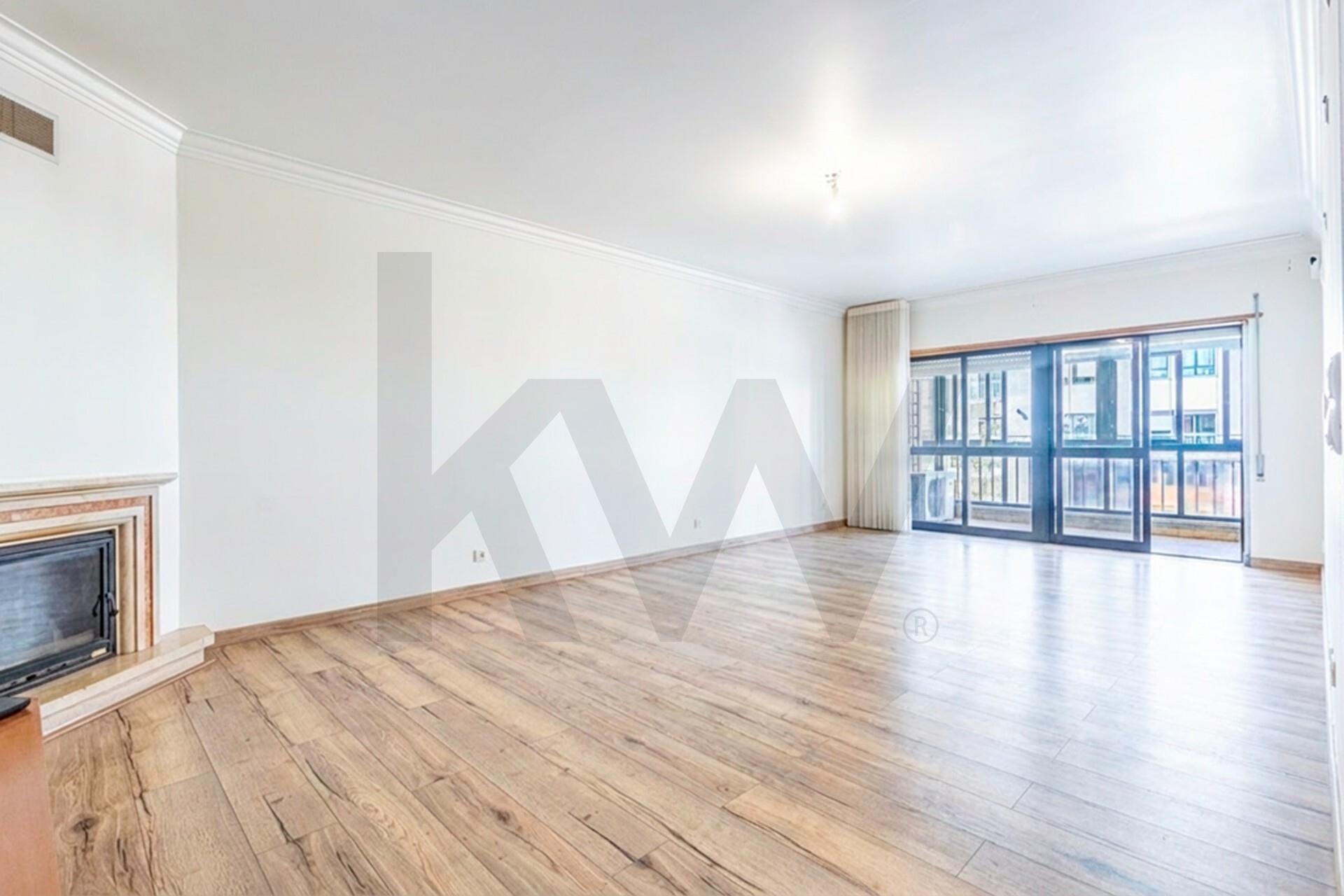 Apartamento T2 à Venda em Belas - Lisboa - Portugal - 1