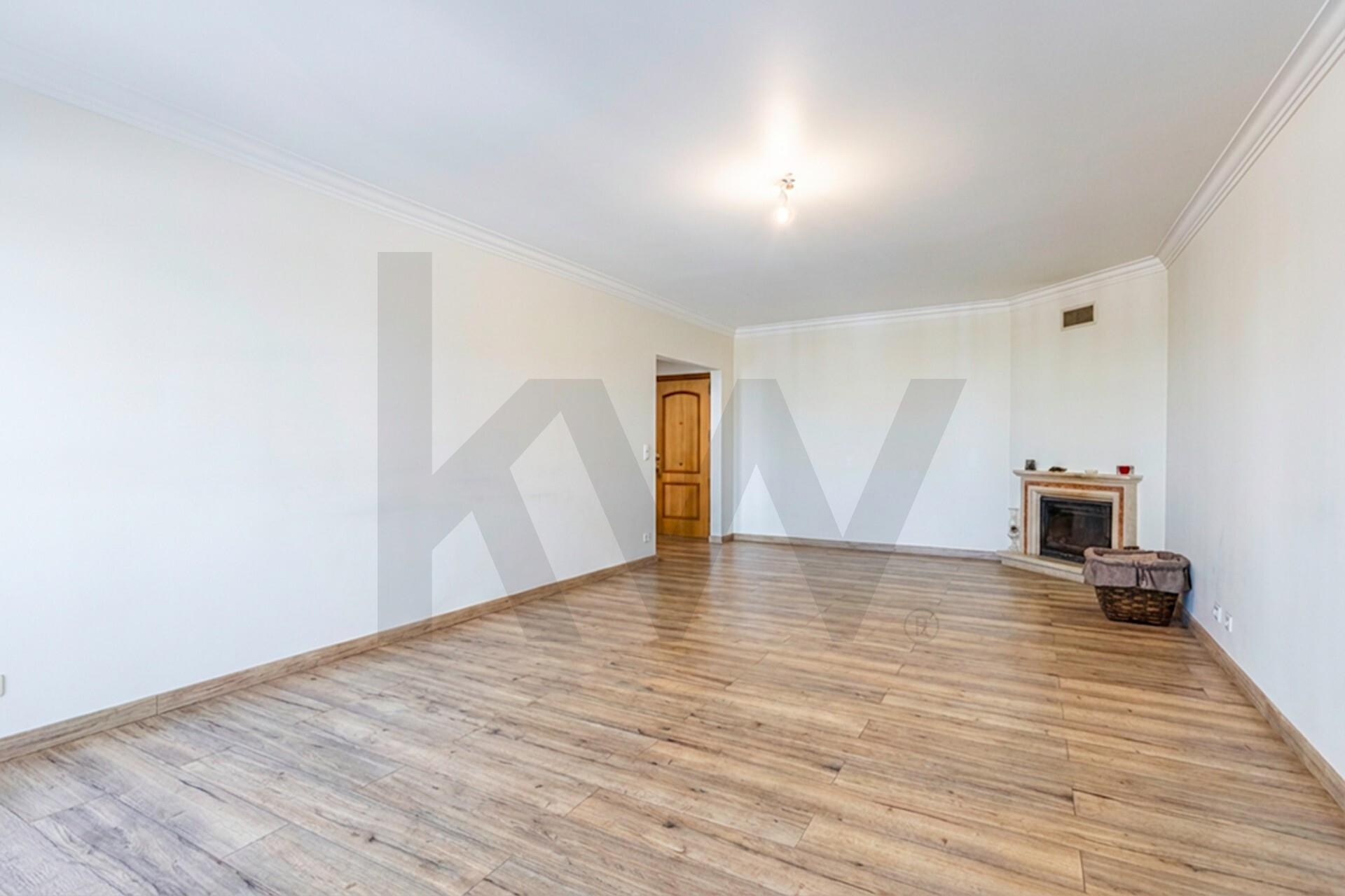 Apartamento T2 à Venda em Belas - Lisboa - Portugal - 3