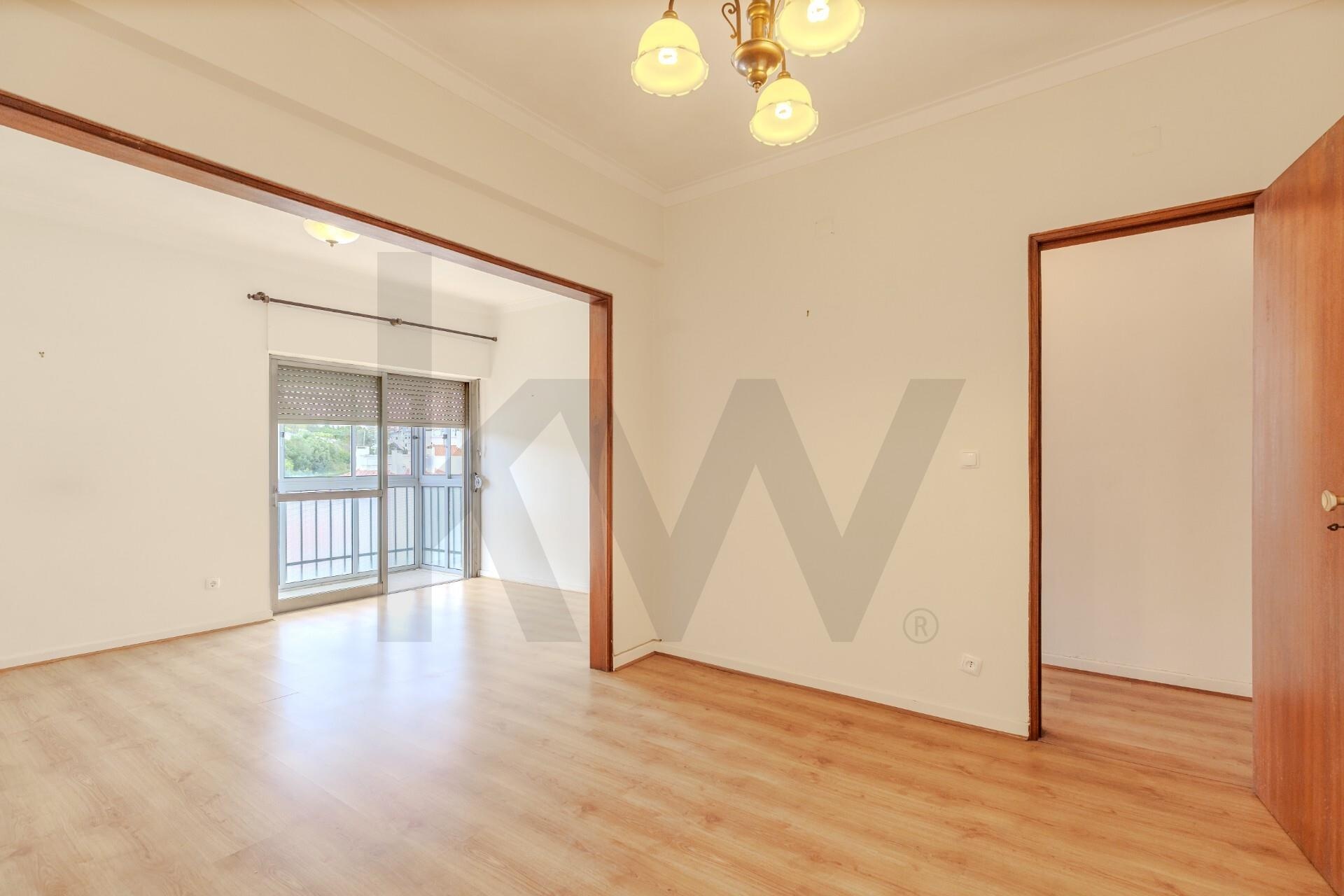 Apartamento T2 à Venda em Carnaxide - Lisboa - Portugal - 1