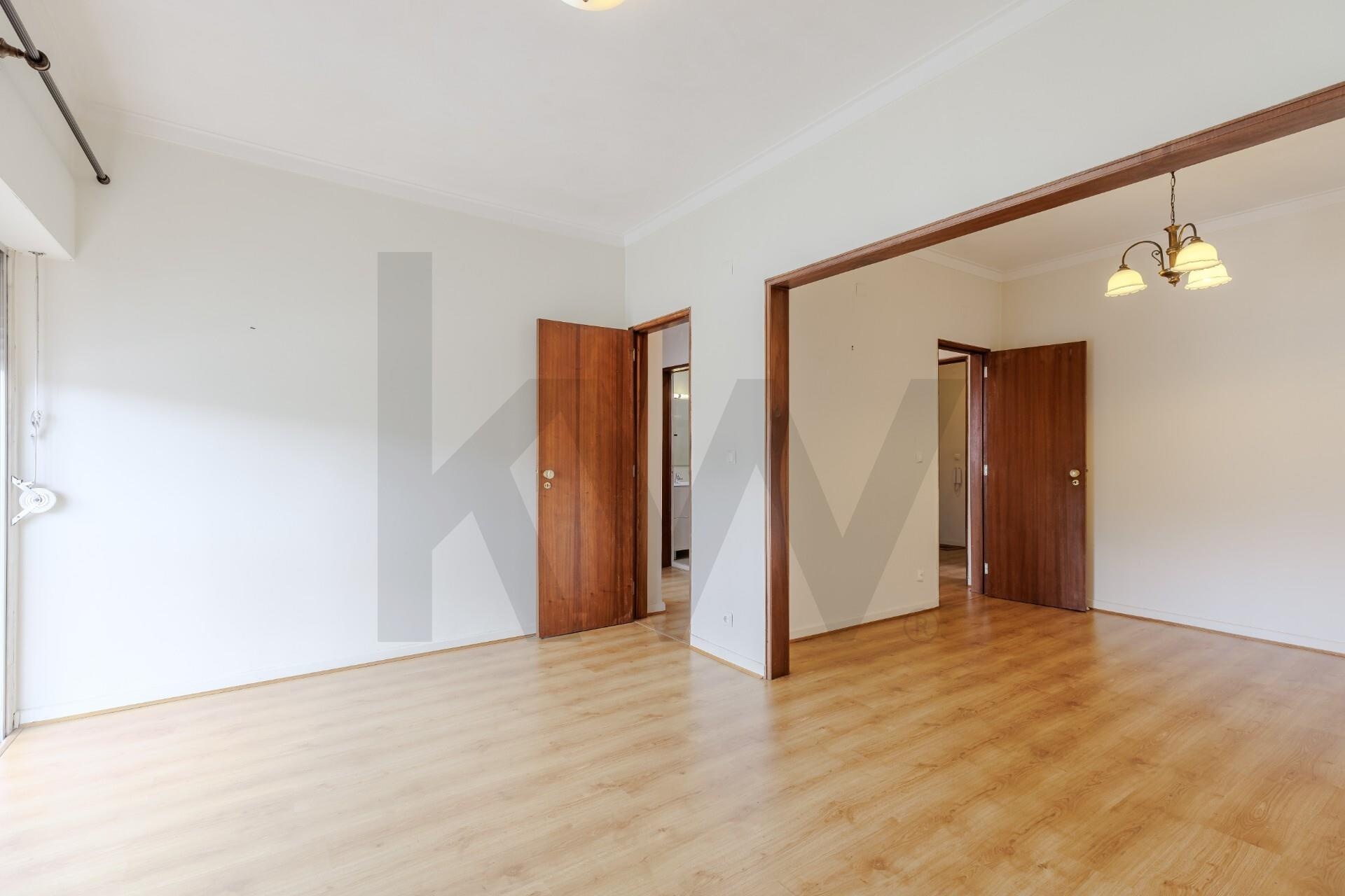 Apartamento T2 à Venda em Carnaxide - Lisboa - Portugal - 3