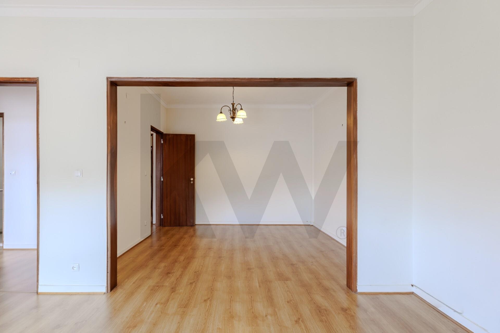 Apartamento T2 à Venda em Carnaxide - Lisboa - Portugal - 4