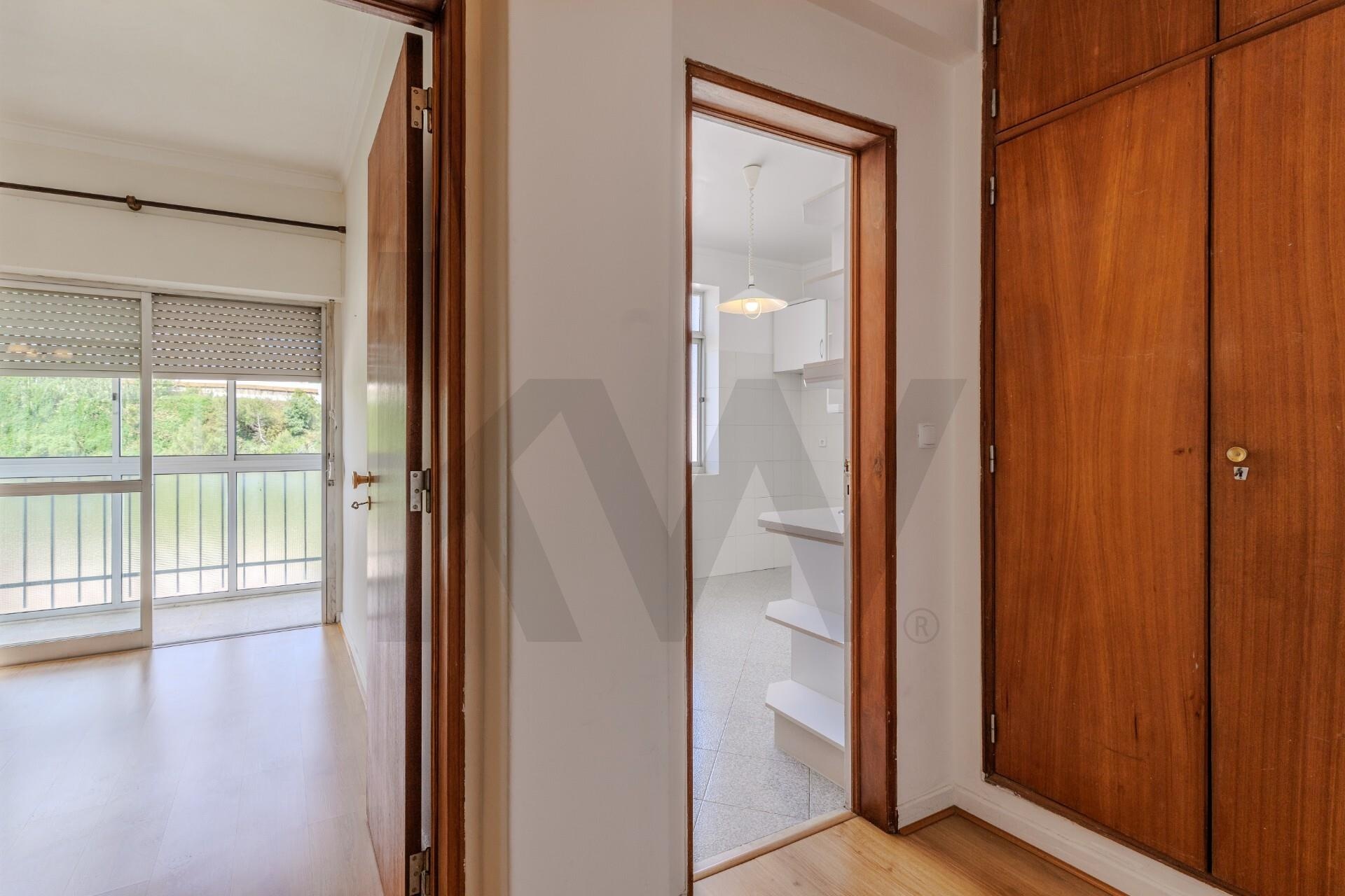 Apartamento T2 à Venda em Carnaxide - Lisboa - Portugal - 8