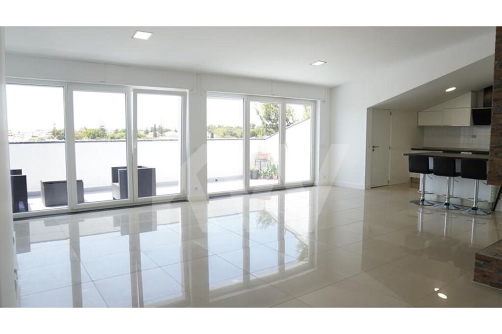 Apartamento T2 à Venda em Cascais - Lisboa - Portugal - 2