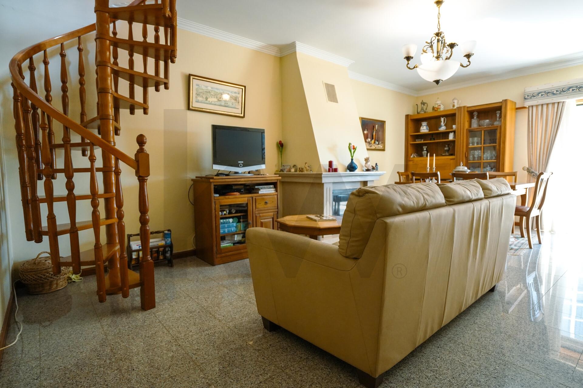 2 Bedroom Apartment for Sale in Charneca Da Caparica - Setúbal - Portugal - 1