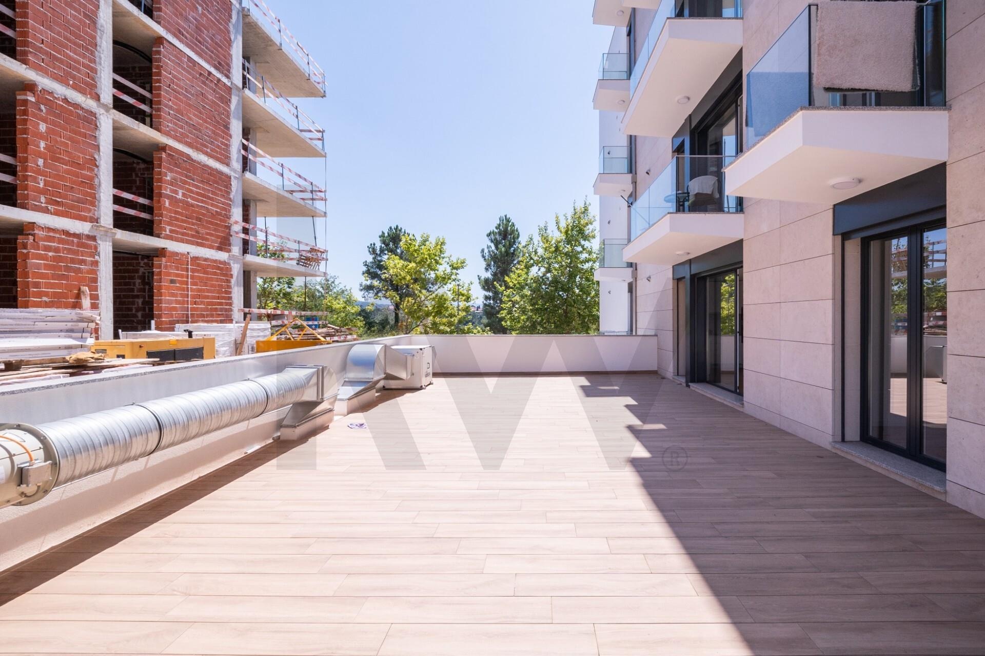 Apartamento T2 à Venda em Coimbra - Coimbra - Portugal - 2
