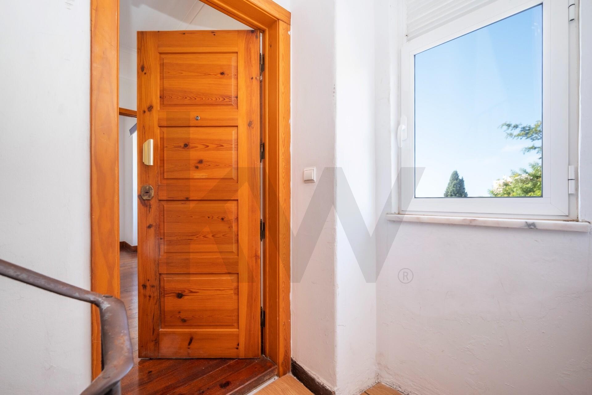 Apartamento T2 à Venda em Cruz Quebrada-dafundo - Lisboa - Portugal - 1