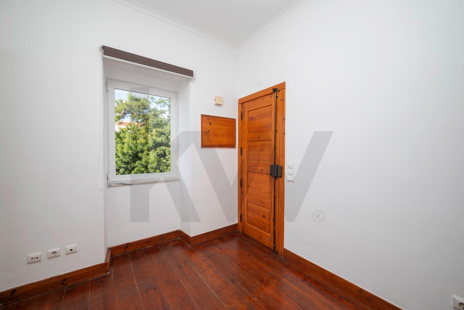 Apartamento T2 à Venda em Cruz Quebrada-dafundo - Lisboa - Portugal - 2