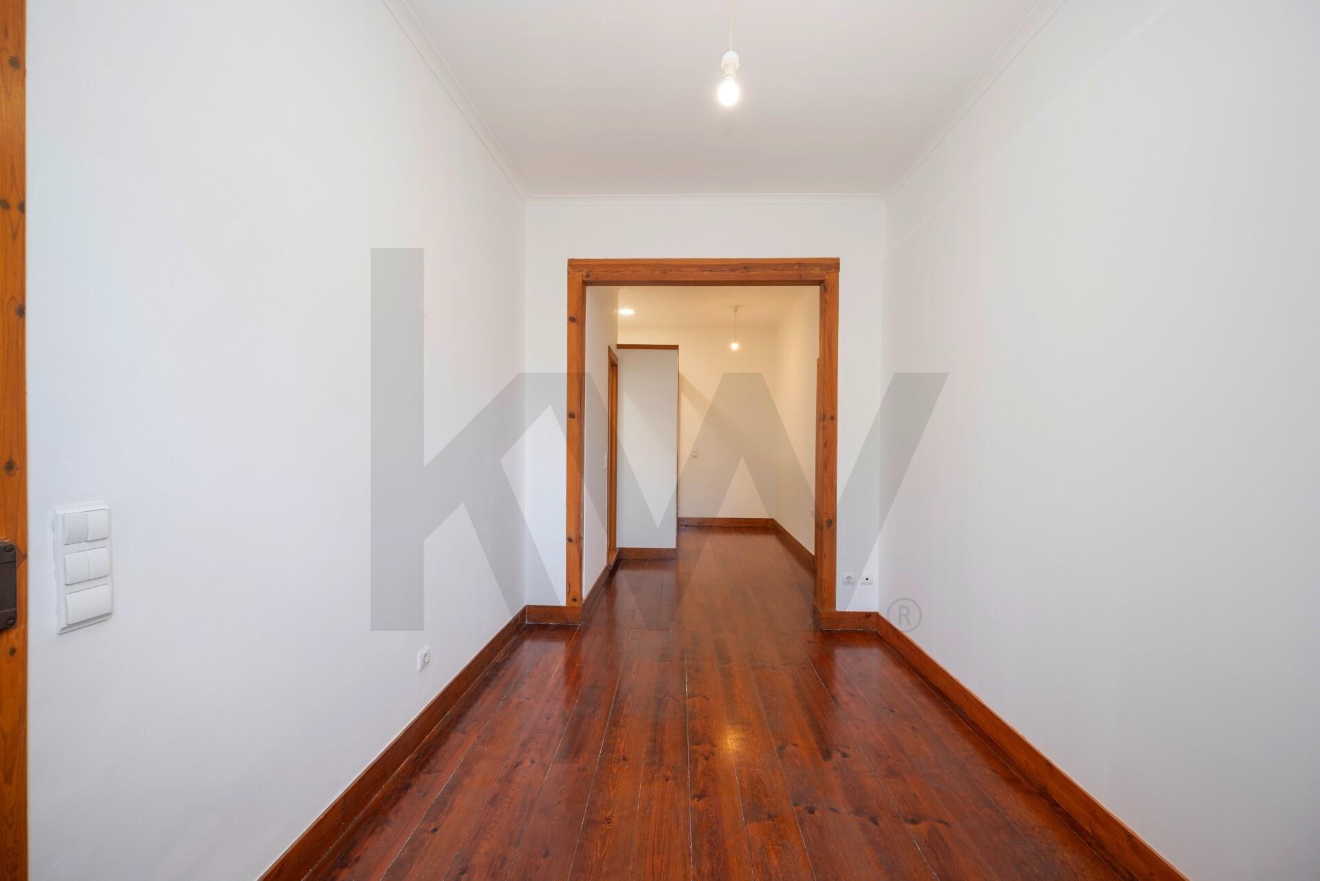 Apartamento T2 à Venda em Cruz Quebrada-dafundo - Lisboa - Portugal - 4