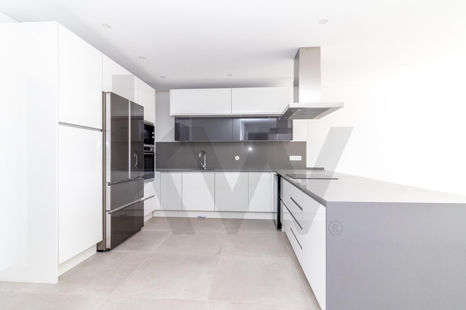 Apartamento T2 na Planta à Venda em Loulé - Algarve - Portugal - 2