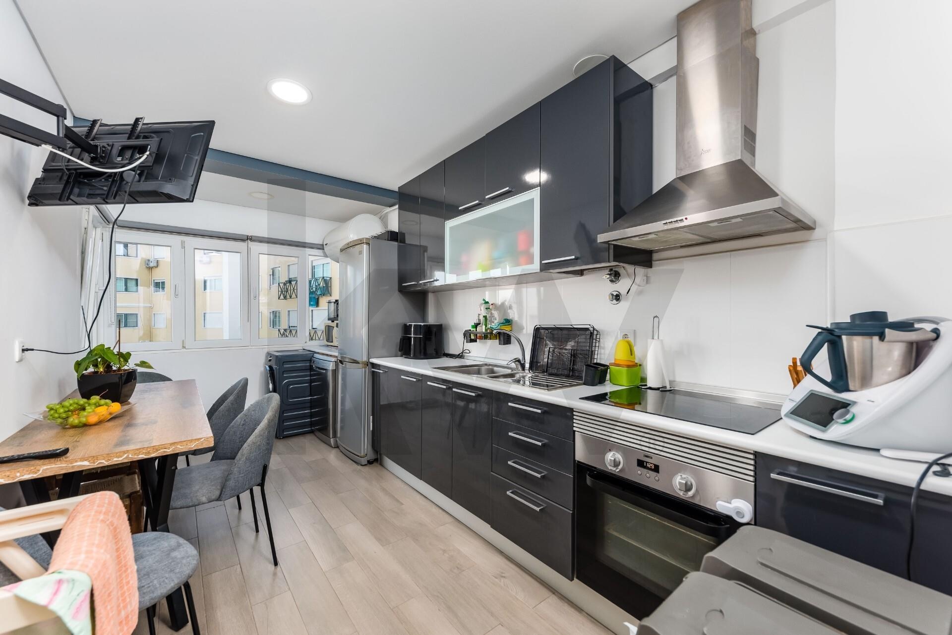 Apartamento T2 à Venda em Mem Martins - Lisboa - Portugal - 1