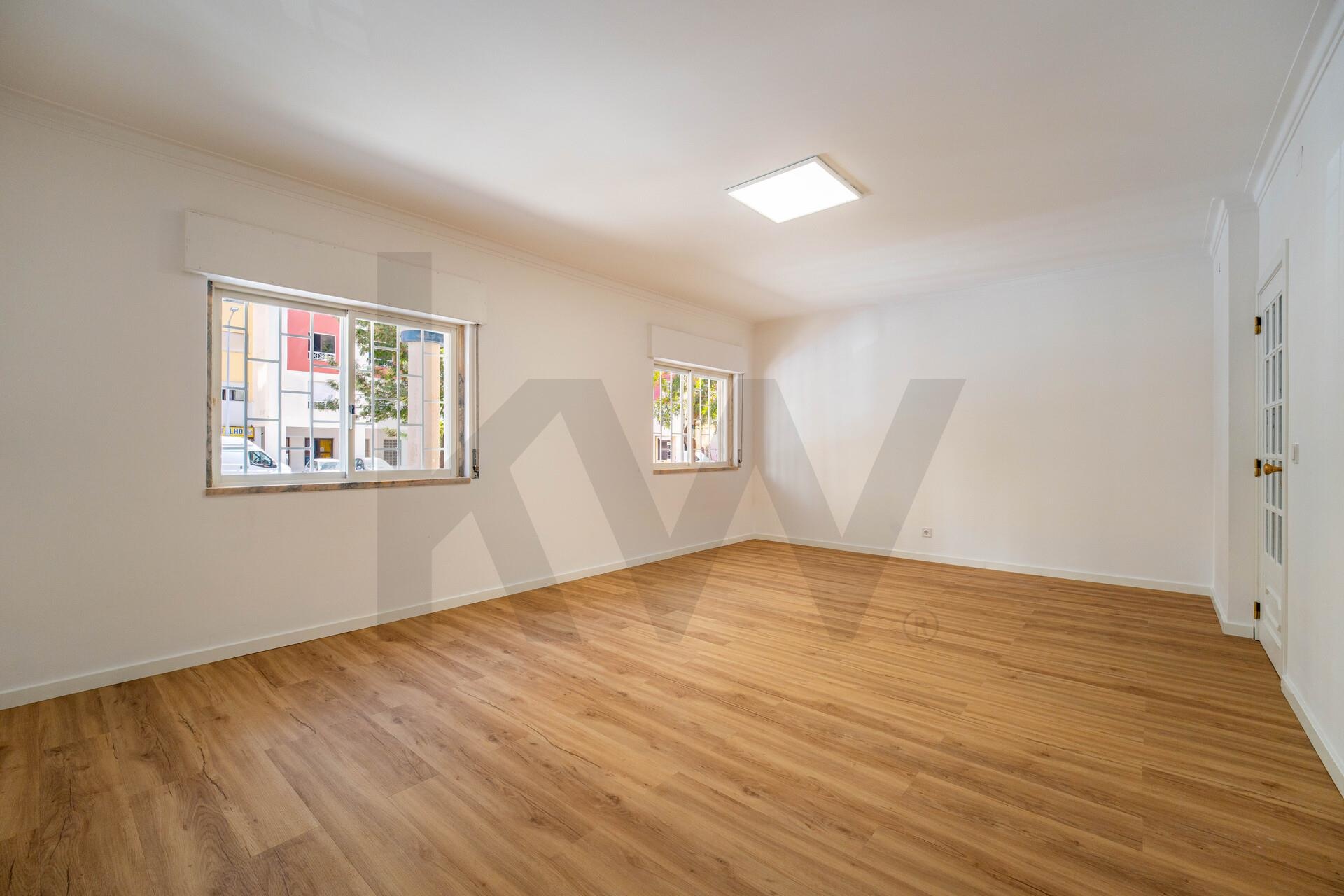 Apartamento T2 à Venda em Mem Martins - Lisboa - Portugal - 7