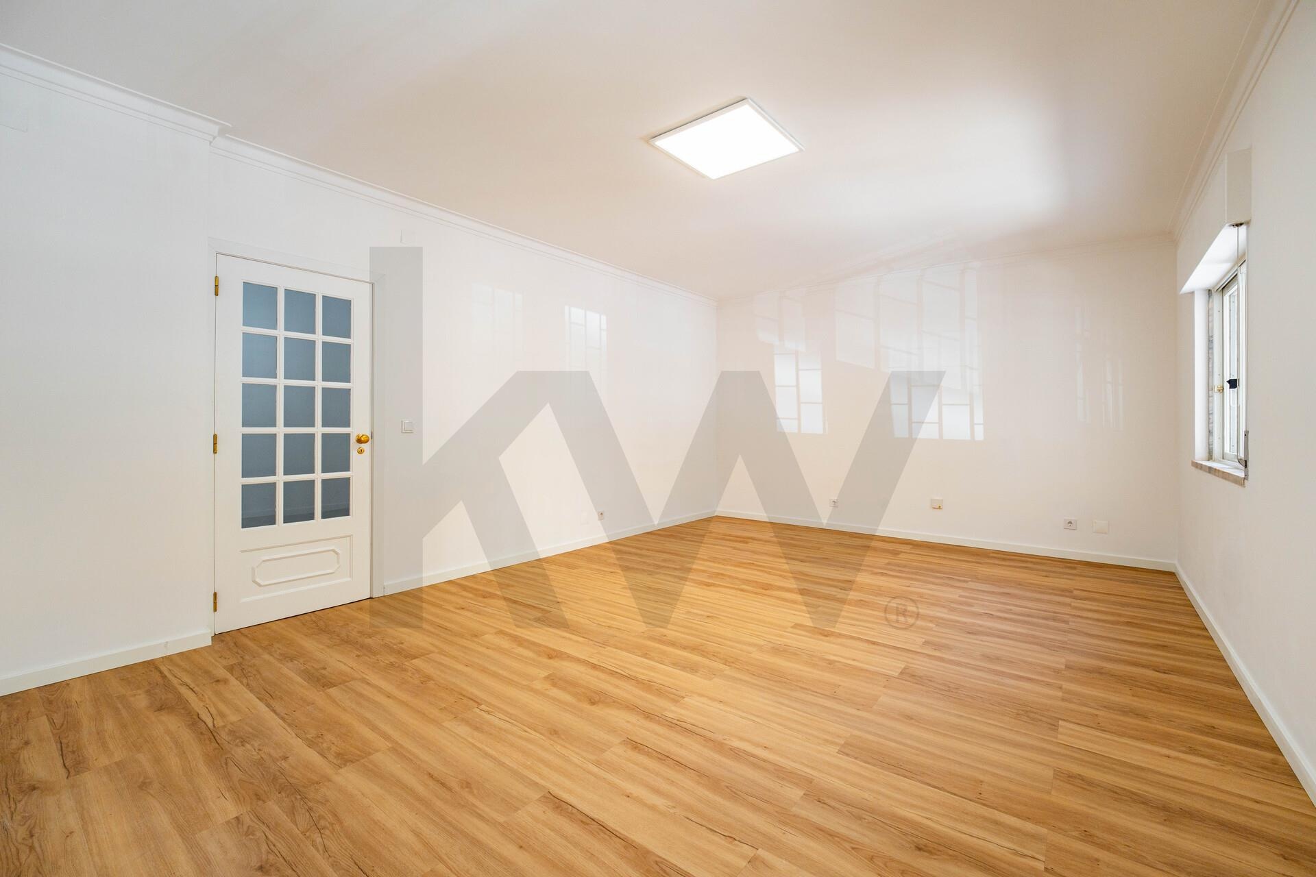 Apartamento T2 à Venda em Mem Martins - Lisboa - Portugal - 8