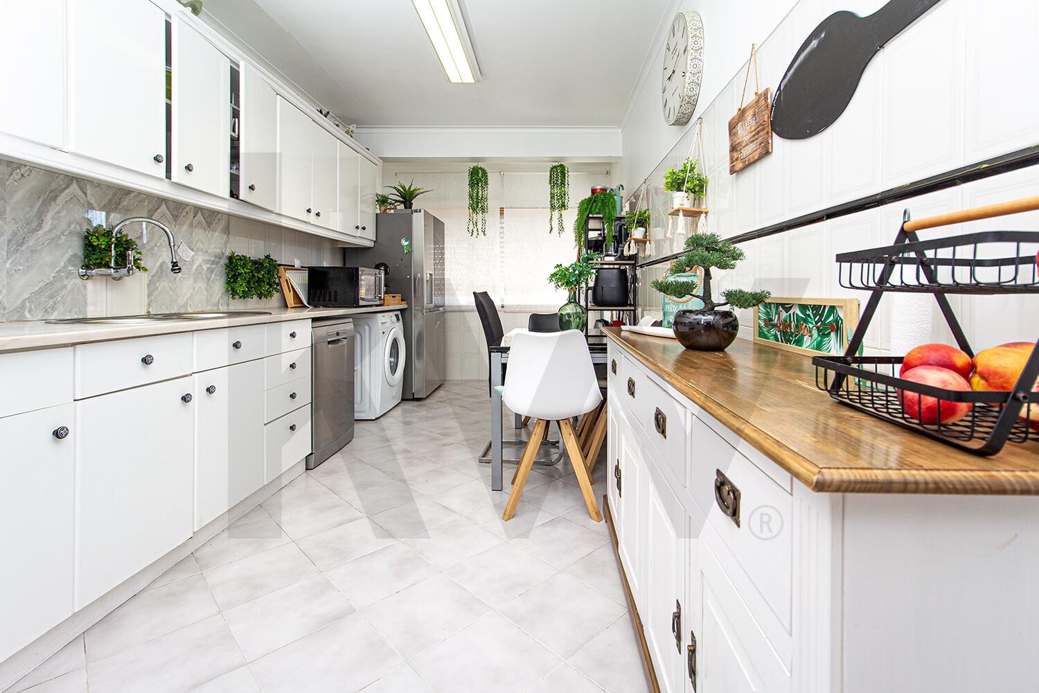 Apartamento de 2 Dormitorios en Venta en Mem Martins - Lisboa - Portugal - 3