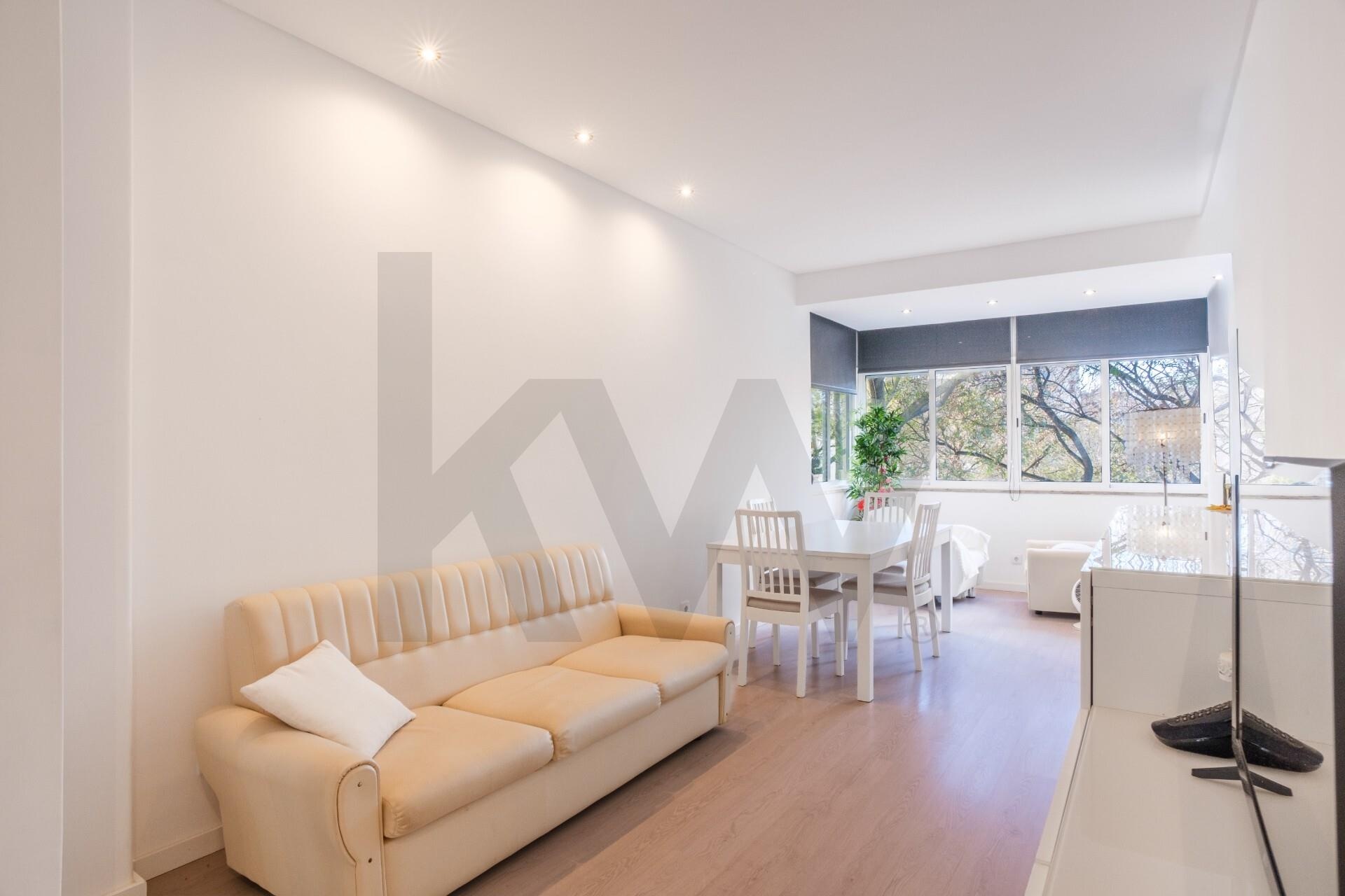 Apartamento T2 à Venda em Oeiras - Lisboa - Portugal - 1
