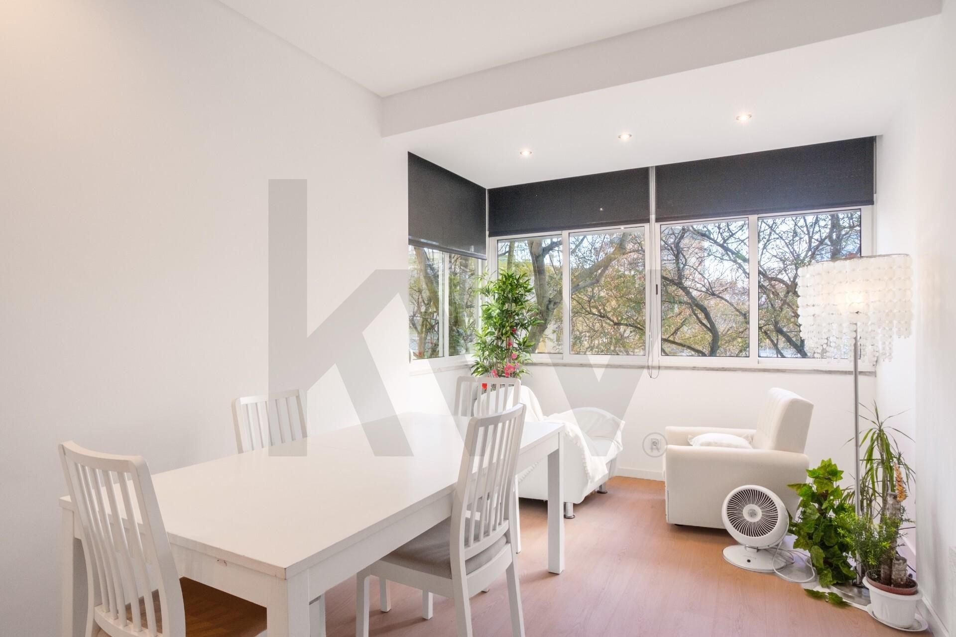 Apartamento T2 à Venda em Oeiras - Lisboa - Portugal - 2