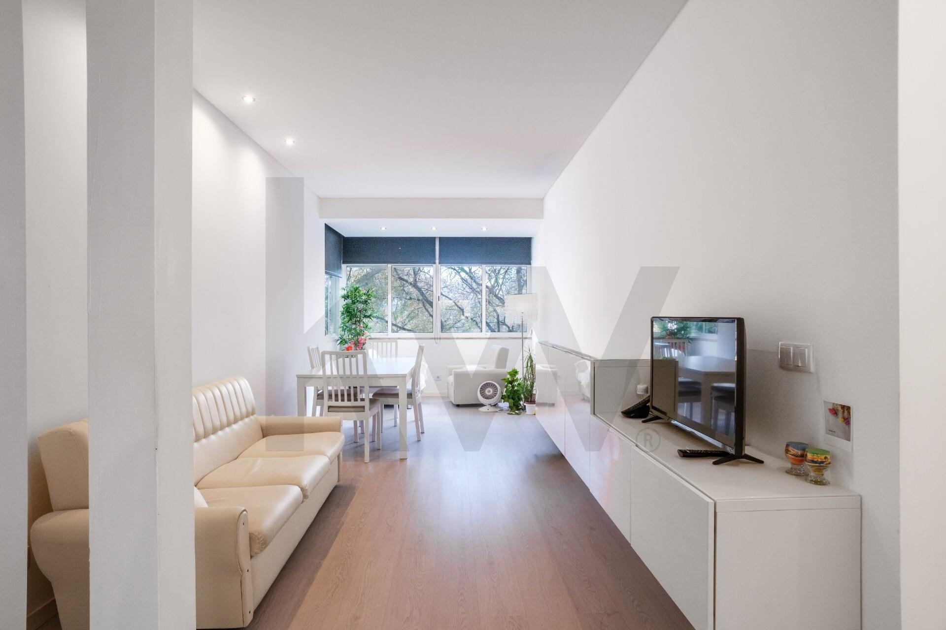 Apartamento T2 à Venda em Oeiras - Lisboa - Portugal - 3