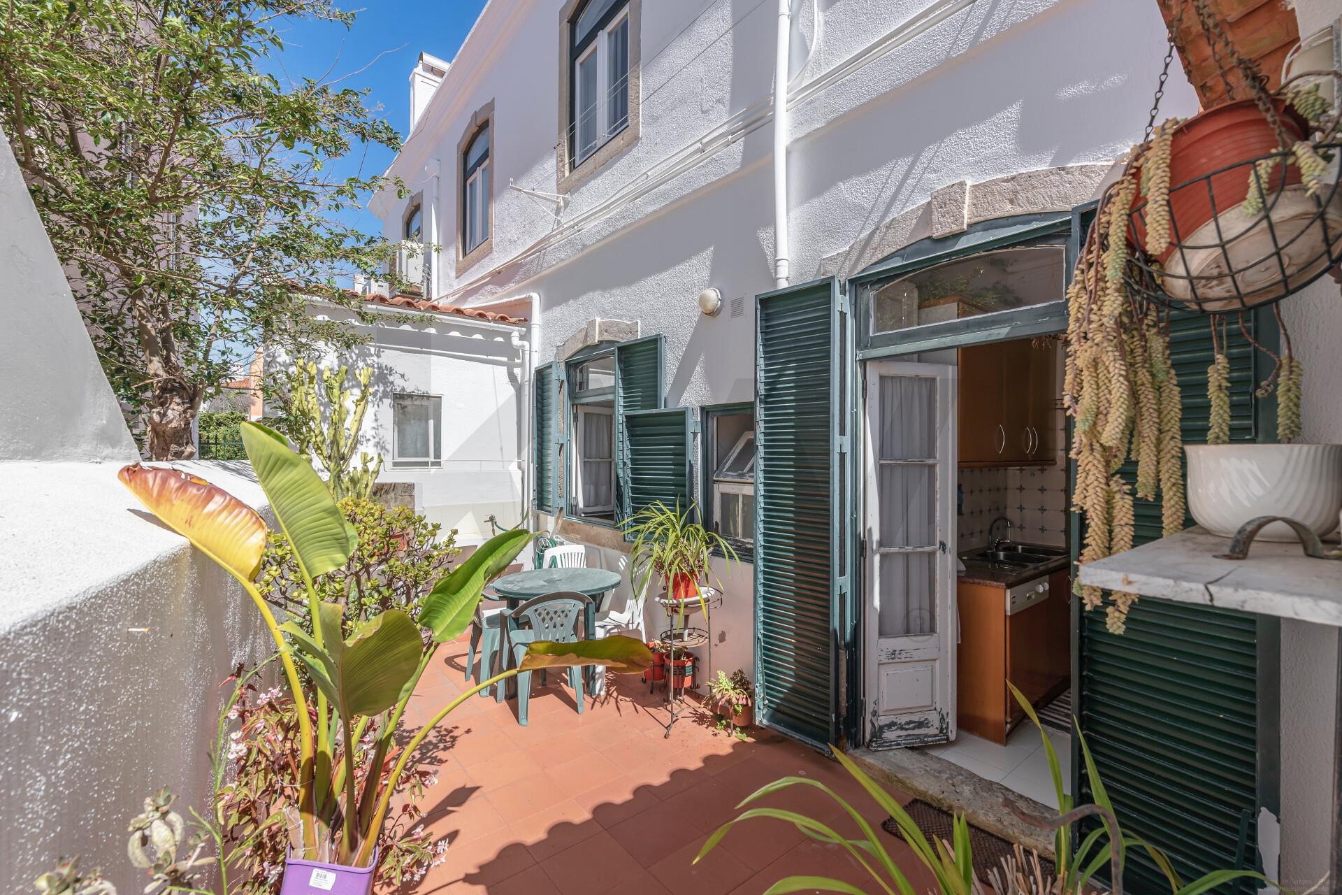Apartamento T2 à Venda em Oeiras - Lisboa - Portugal - 1