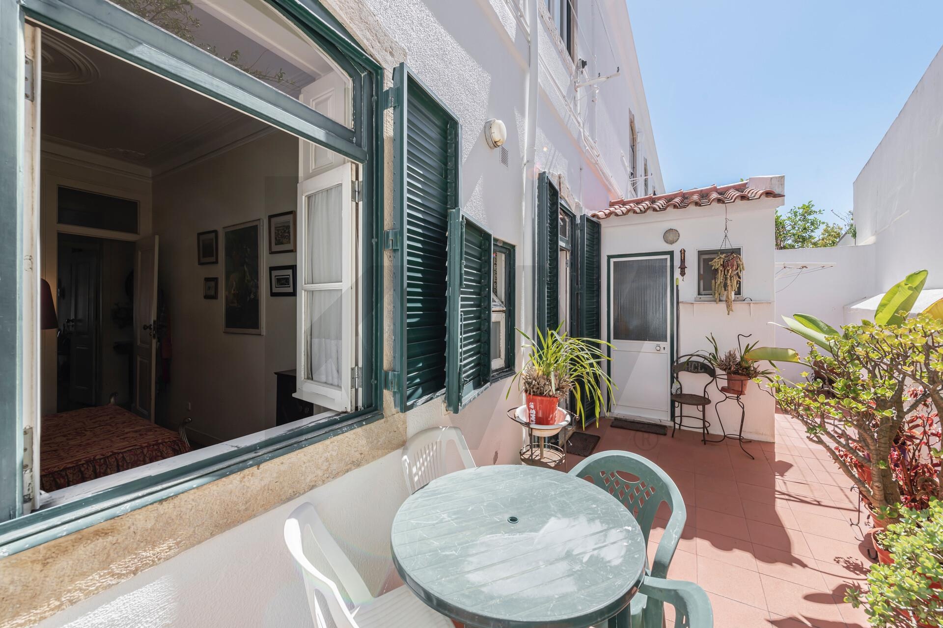 Apartamento T2 à Venda em Oeiras - Lisboa - Portugal - 2