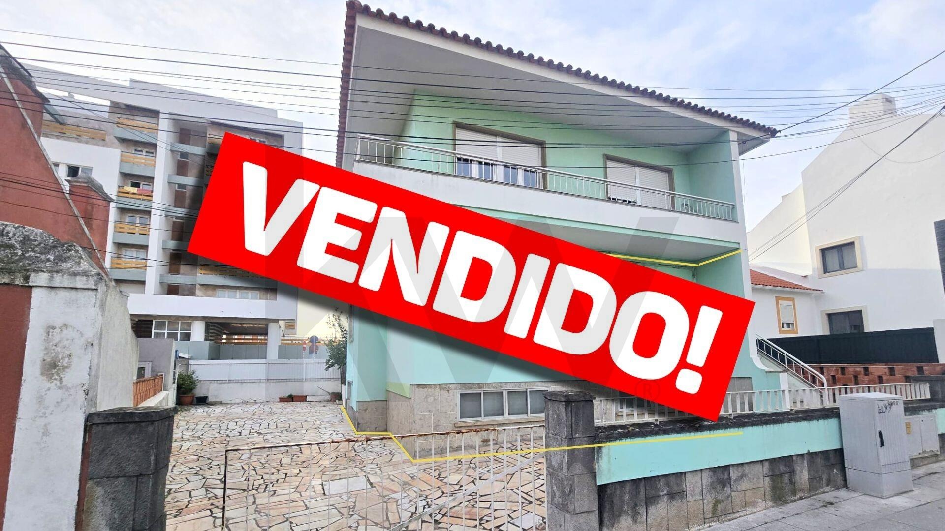 Apartamento T2 à Venda em Oeiras - Lisboa - Portugal - 1