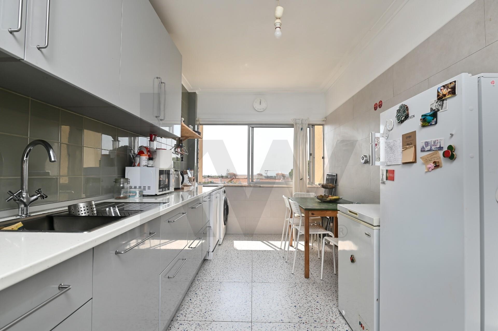 Apartamento T2 à Venda em Parede - Lisboa - Portugal - 1