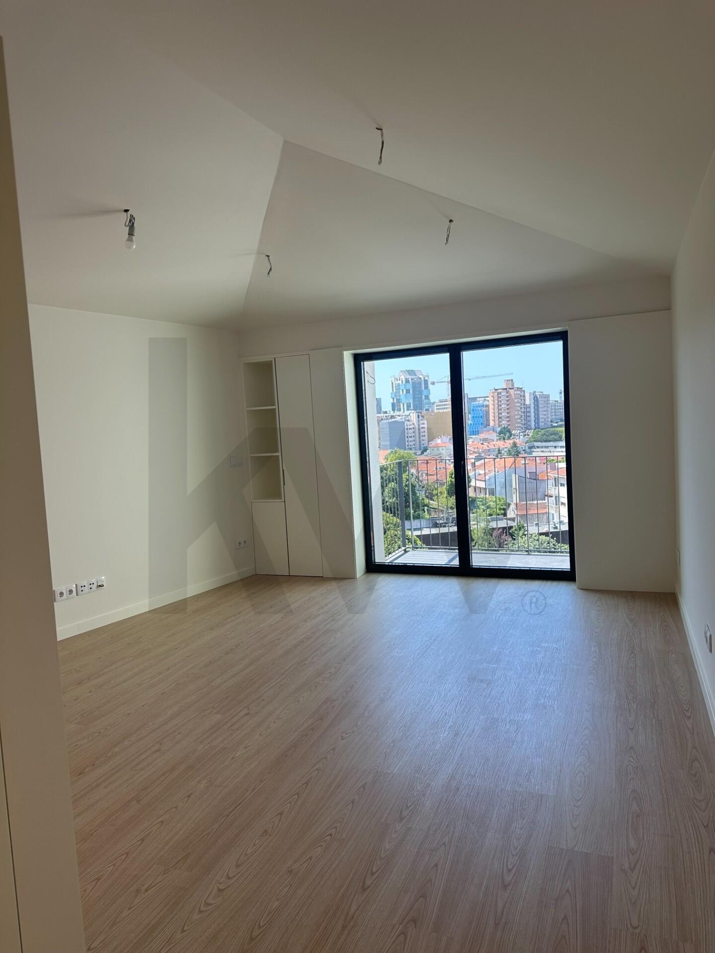 Apartamento T2 à Venda em Porto - Portugal - 1