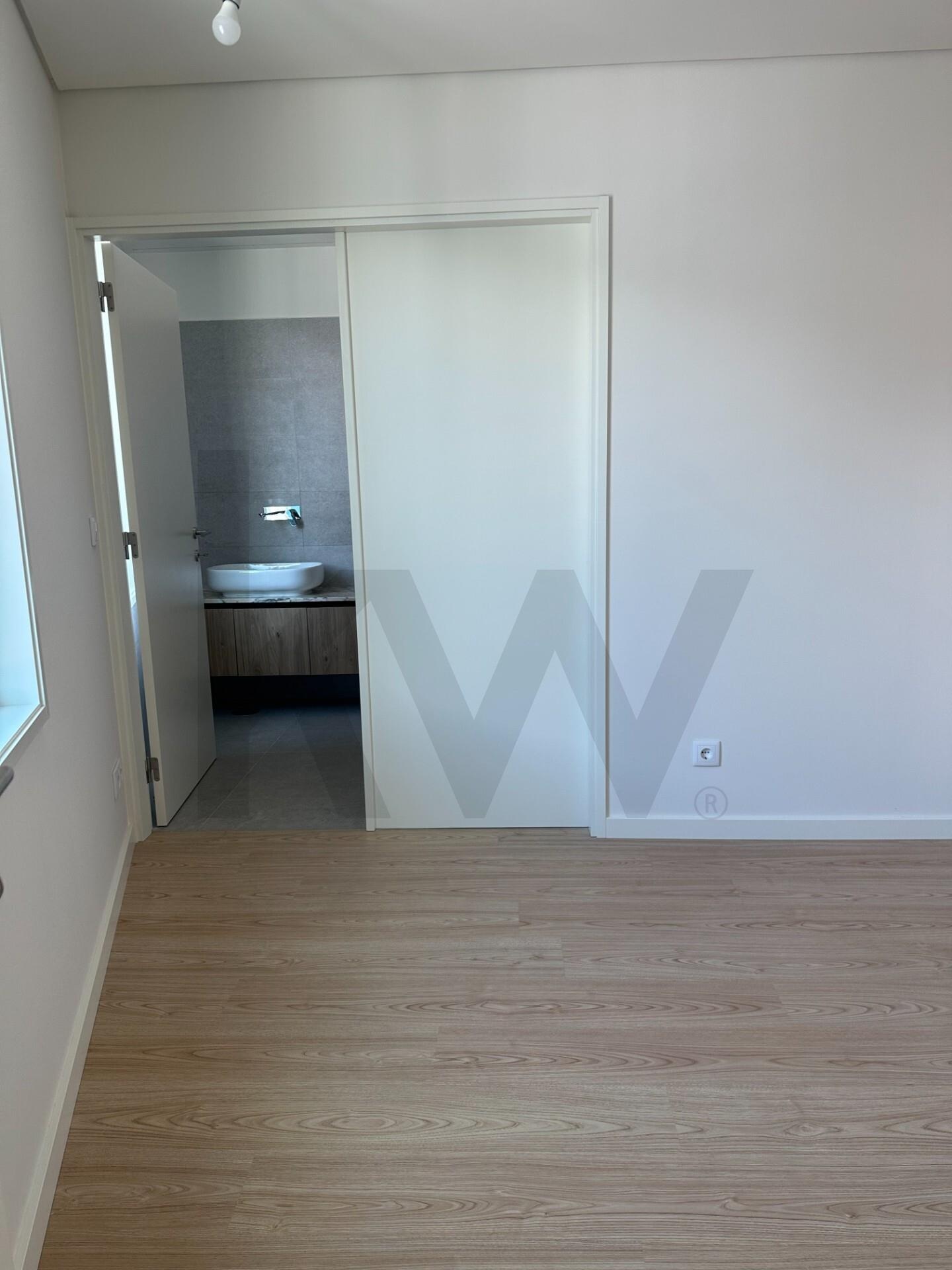 Apartamento T2 à Venda em Porto - Portugal - 3