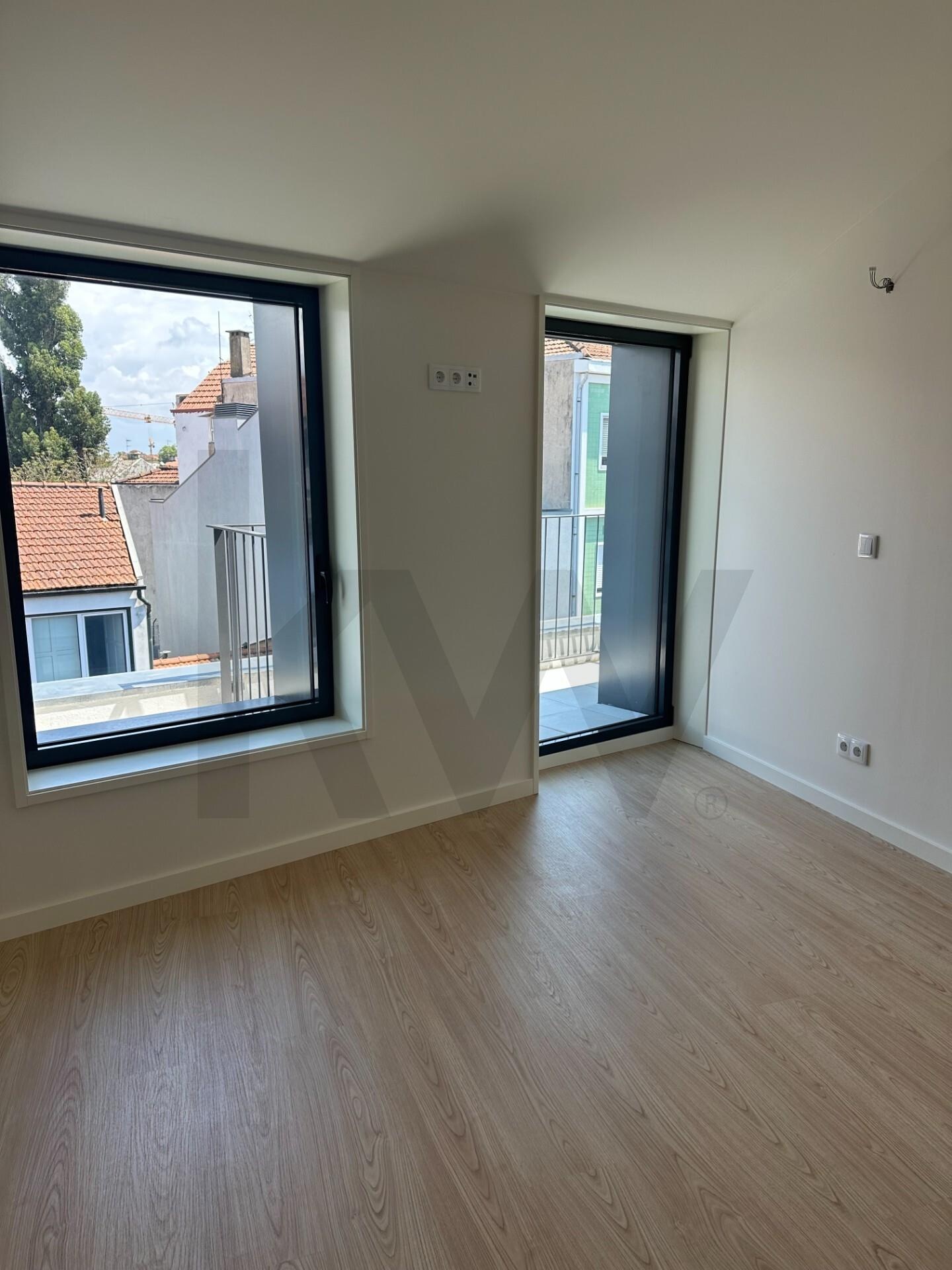 Apartamento T2 à Venda em Porto - Portugal - 7