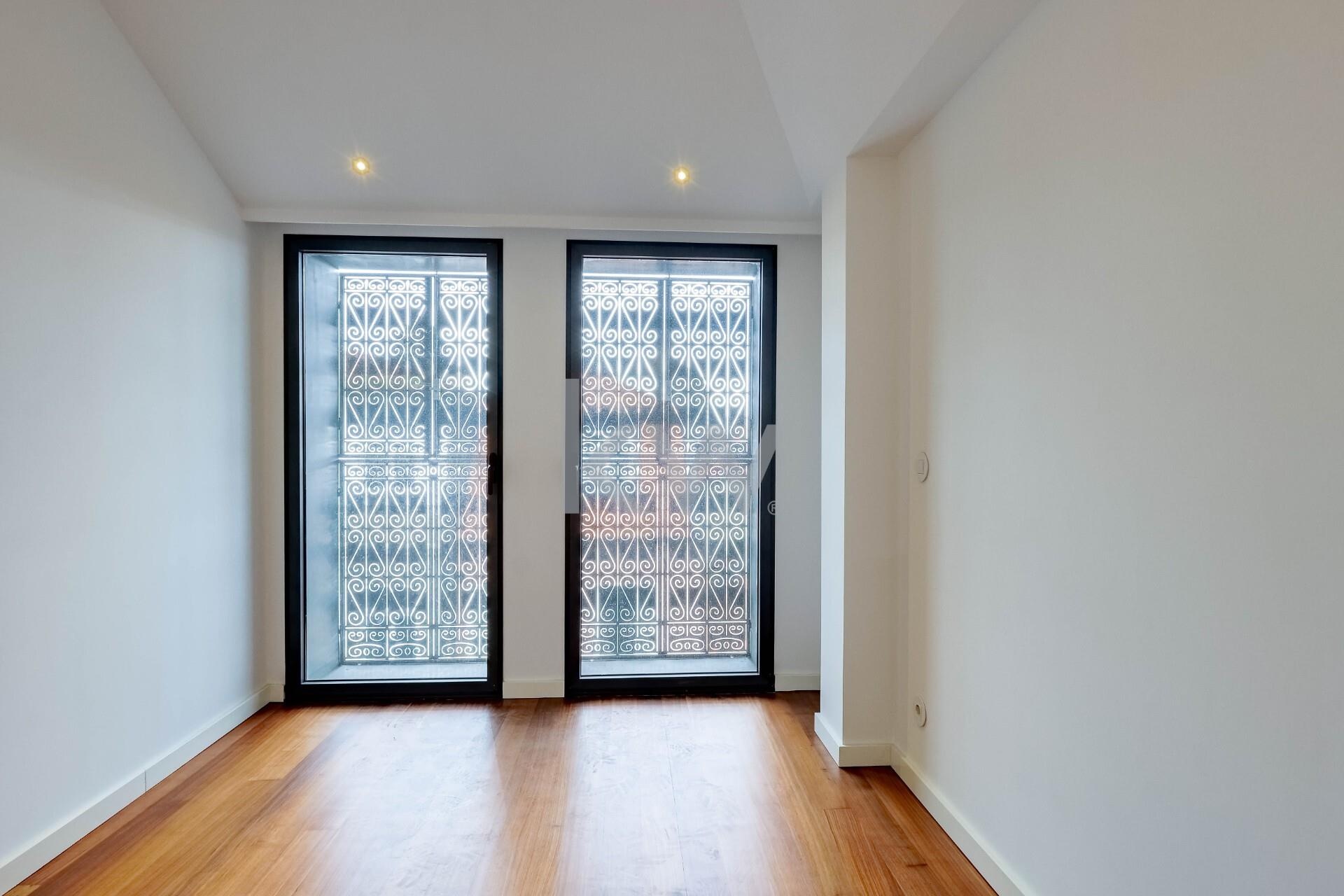 Apartamento T2 à Venda em Porto - Portugal - 2